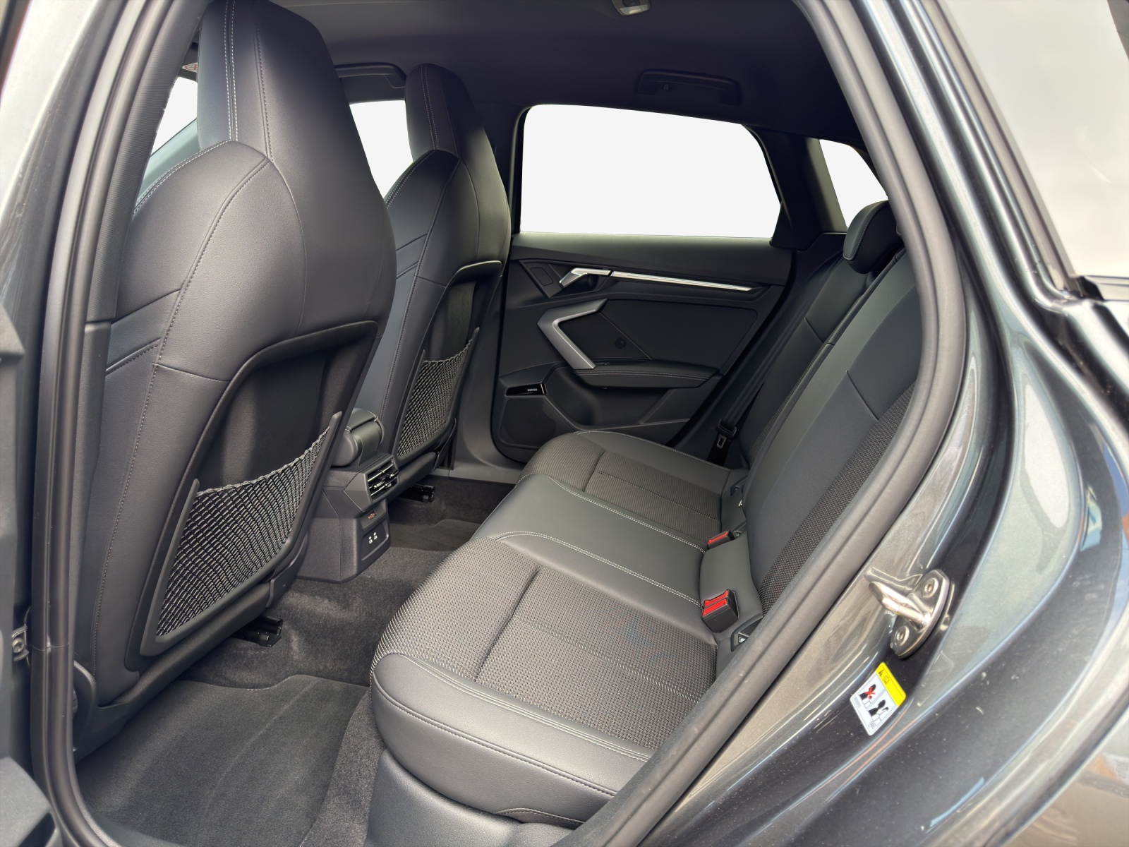 AUDI S3 Sportback TFSI quattro S-tronic-image-11