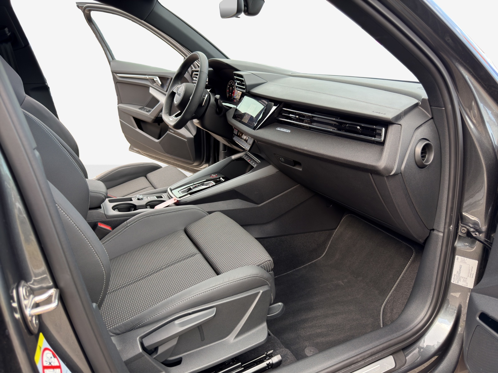 AUDI S3 Sportback TFSI quattro S-tronic-image-14