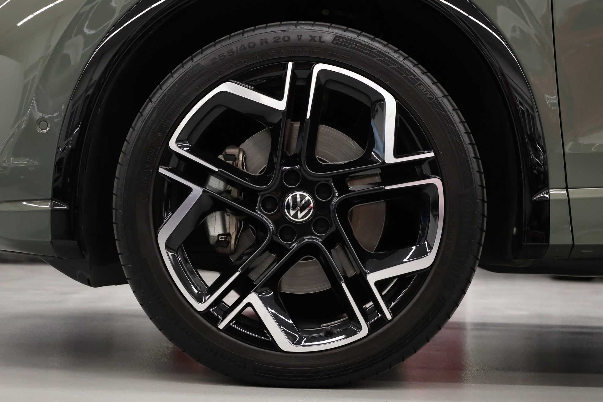 VW Tiguan 2.0 TDI SCR R-Line DSG 4motion-image-15