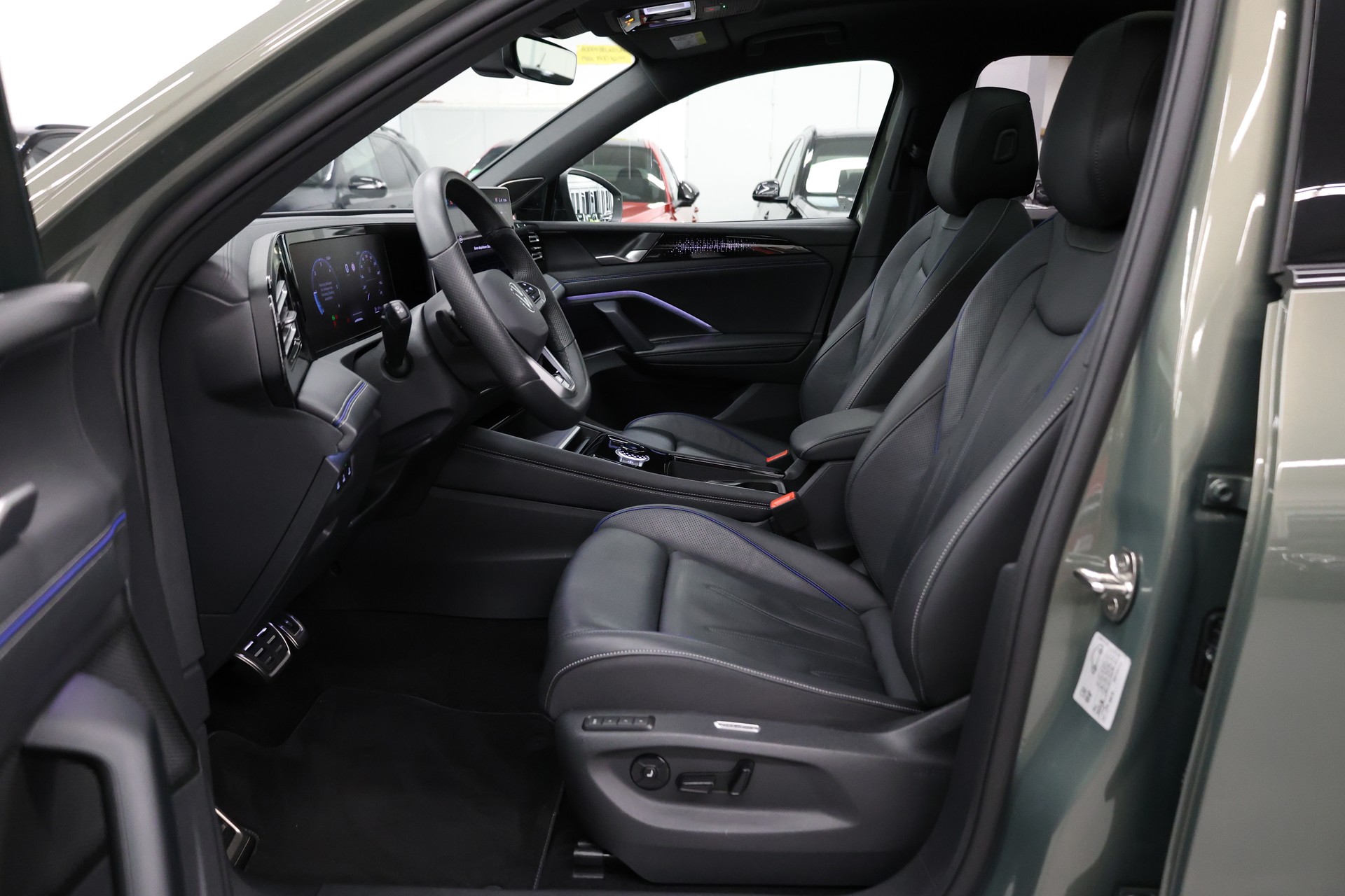 VW Tiguan 2.0 TDI SCR R-Line DSG 4motion-image-17