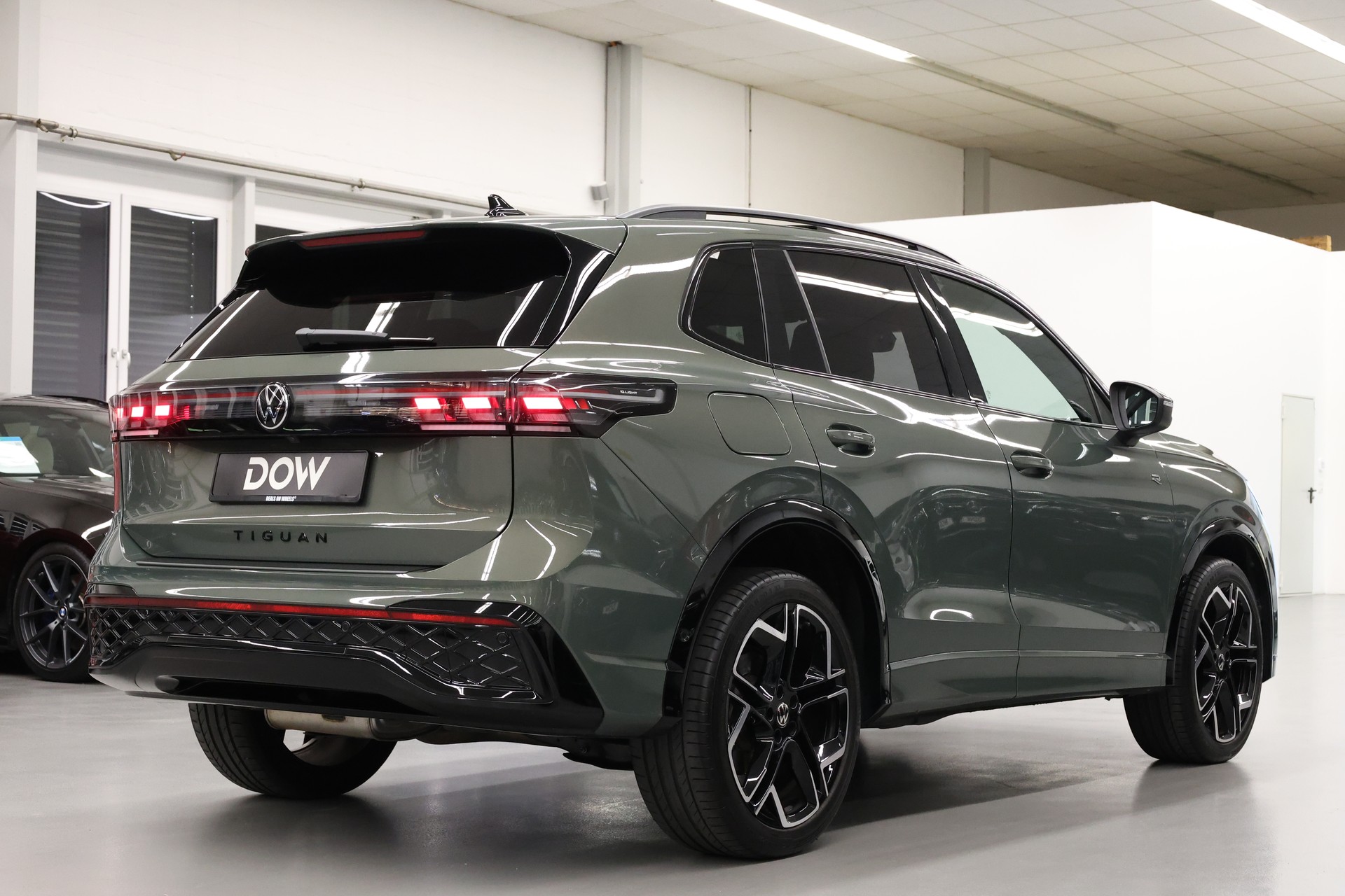 VW Tiguan 2.0 TDI SCR R-Line DSG 4motion-image-6