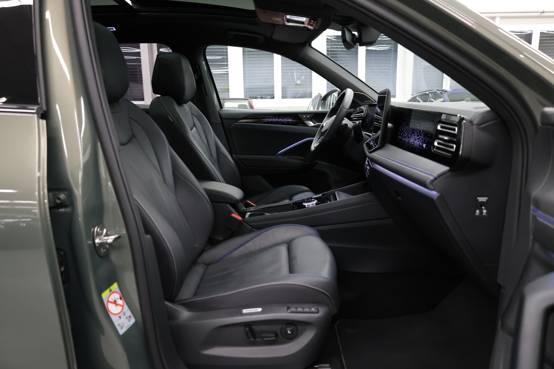 VW Tiguan 2.0 TDI SCR R-Line DSG 4motion-image-18