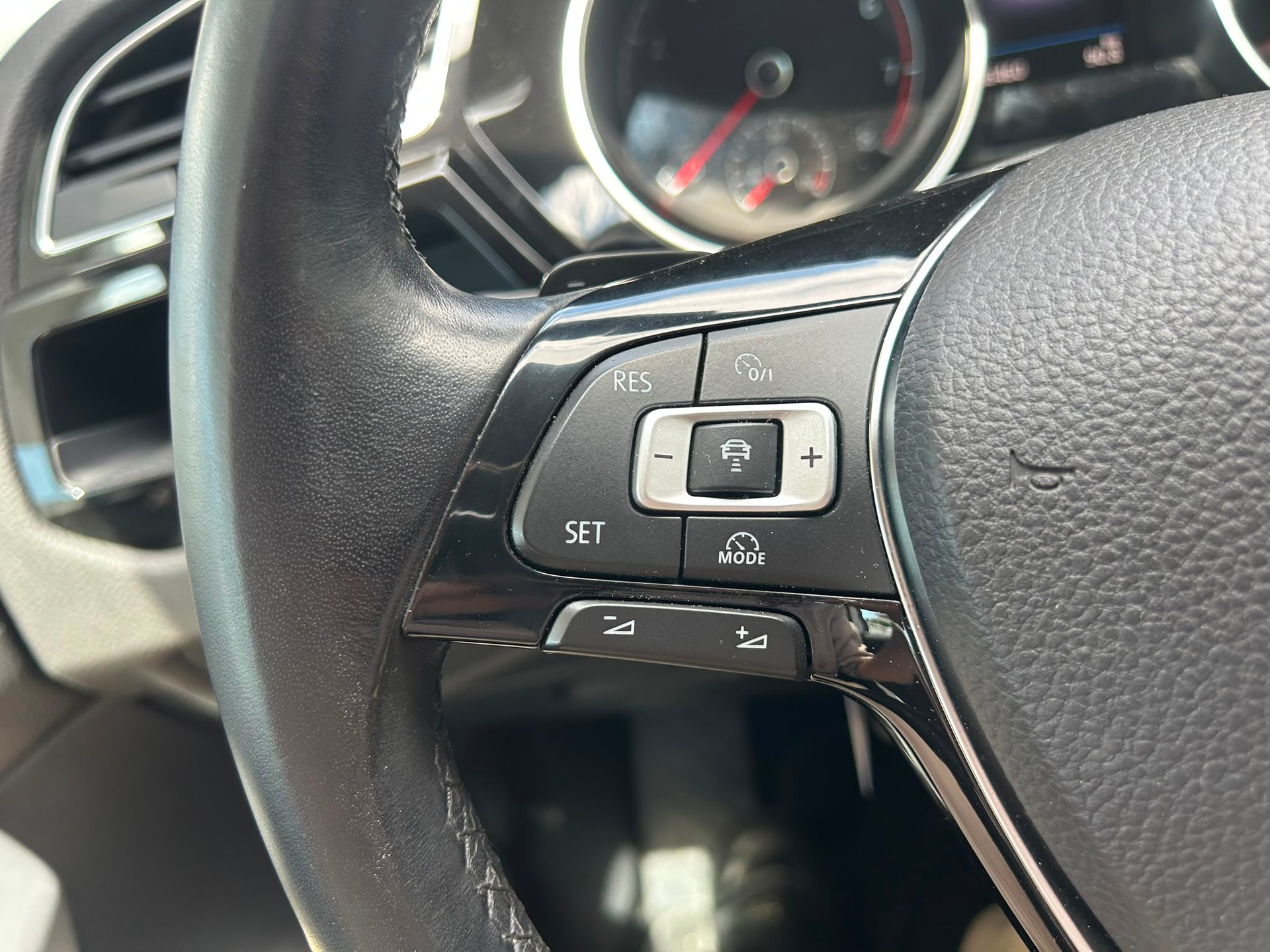 VW Touran 1.4 TSI BlueMotion Technology Highline DSG-image-9