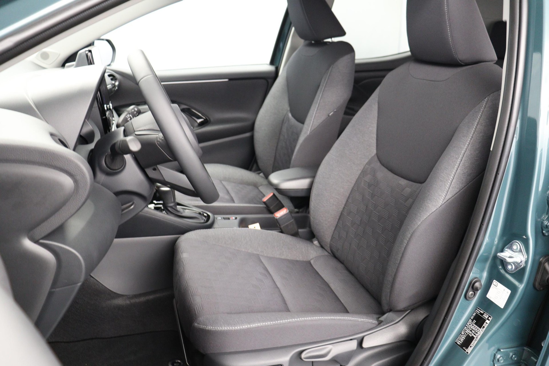 TOYOTA Yaris 1.5 VVT-i HSD Trend-image-2
