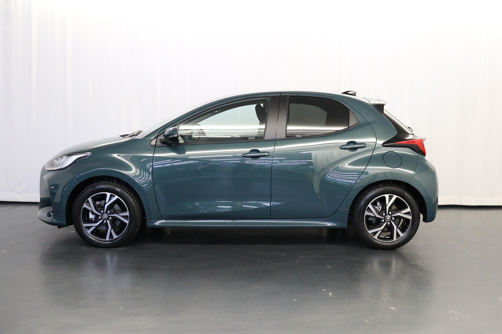 TOYOTA Yaris 1.5 VVT-i HSD Trend-image-3