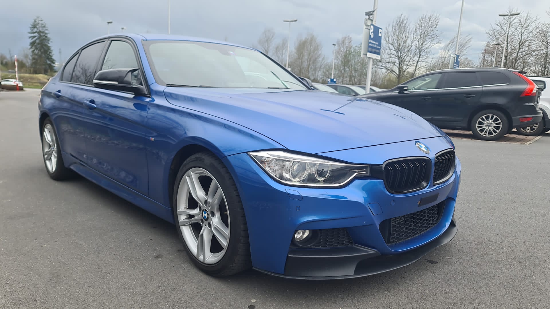 BMW 320i-image-1