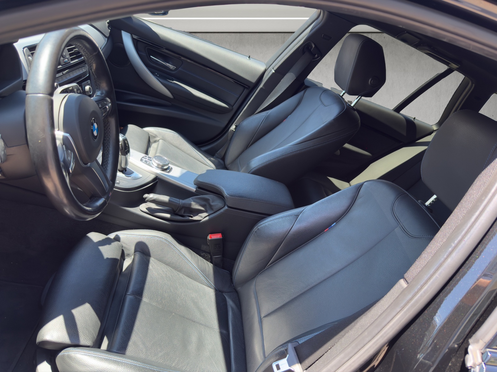 BMW 320i xDrive Touring Edition M Sport Steptronic-image-10