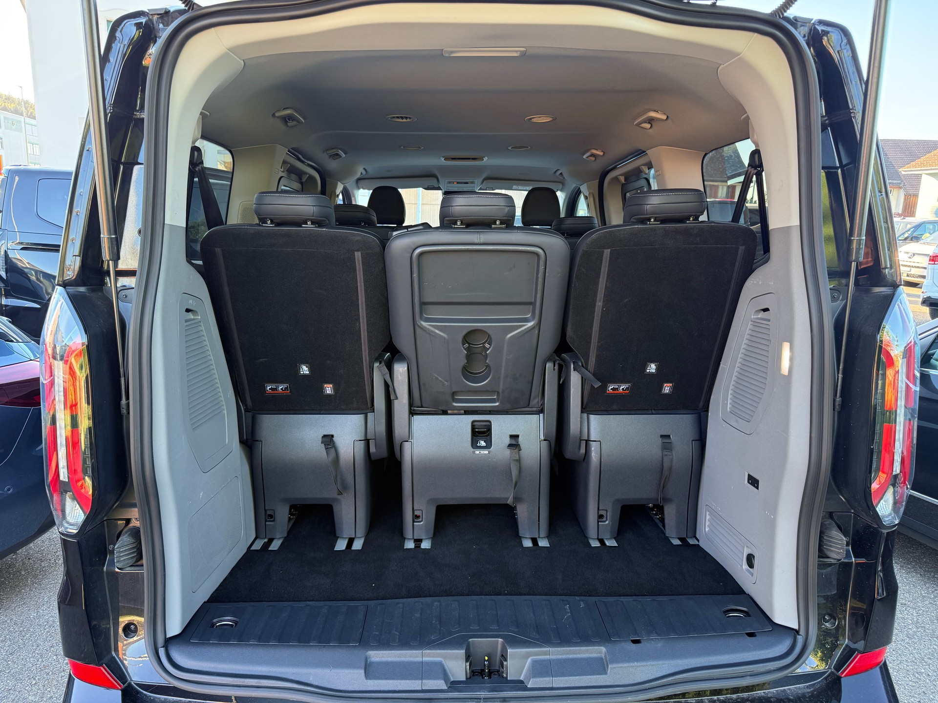 FORD Tourneo Bus 320 L1H1 TitaniumX Automat-image-5