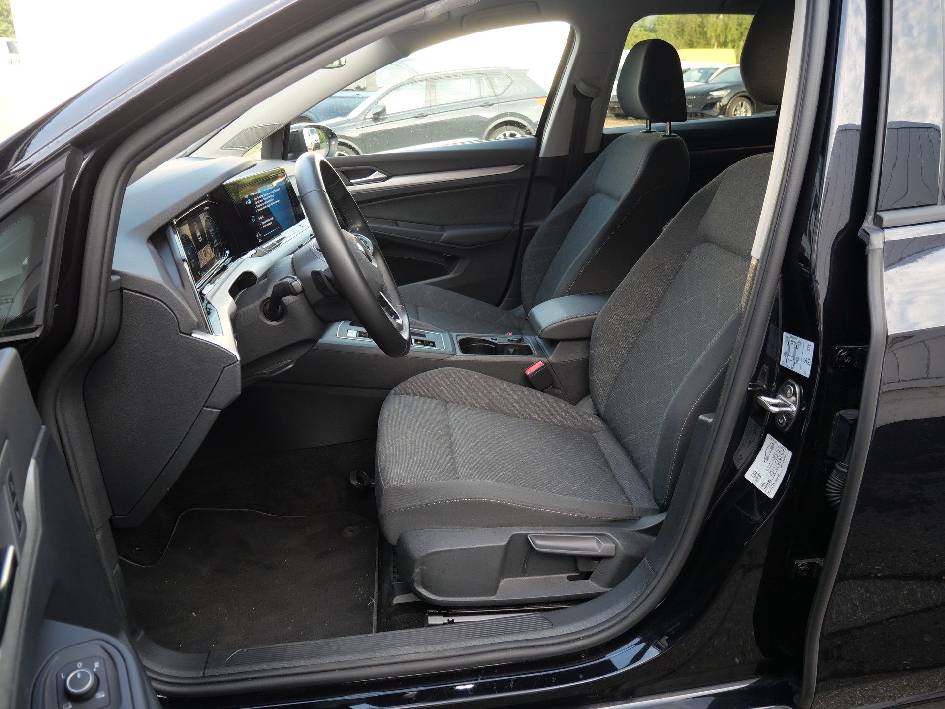 VW Golf 1.5 e TSI ACT Selection DSG *CH-Auslieferung, Head-Up Display*-image-11
