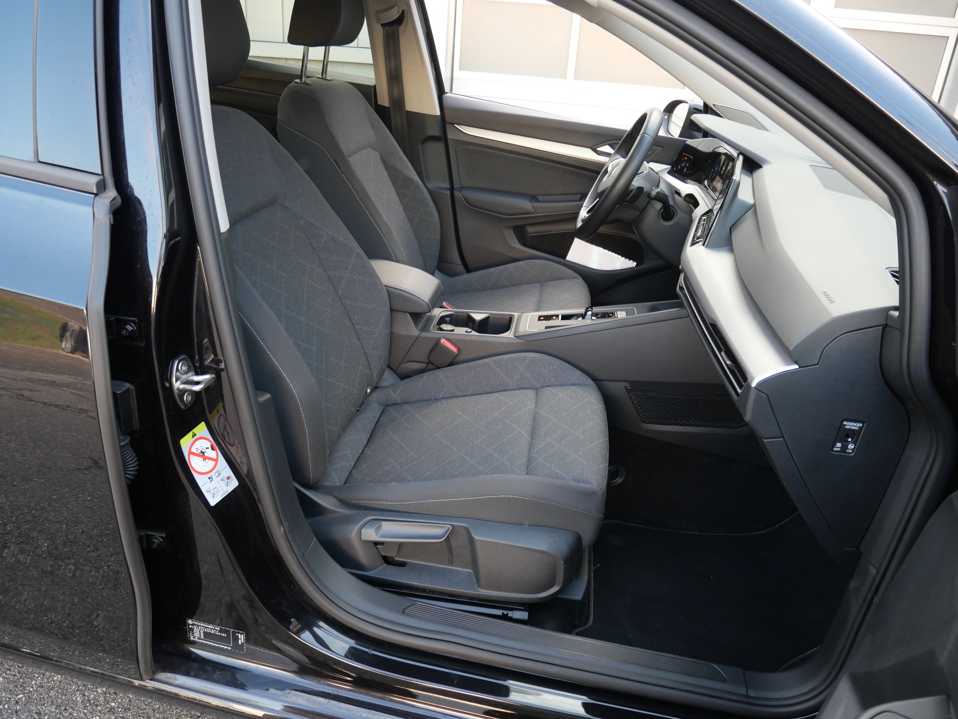 VW Golf 1.5 e TSI ACT Selection DSG *CH-Auslieferung, Head-Up Display*-image-10