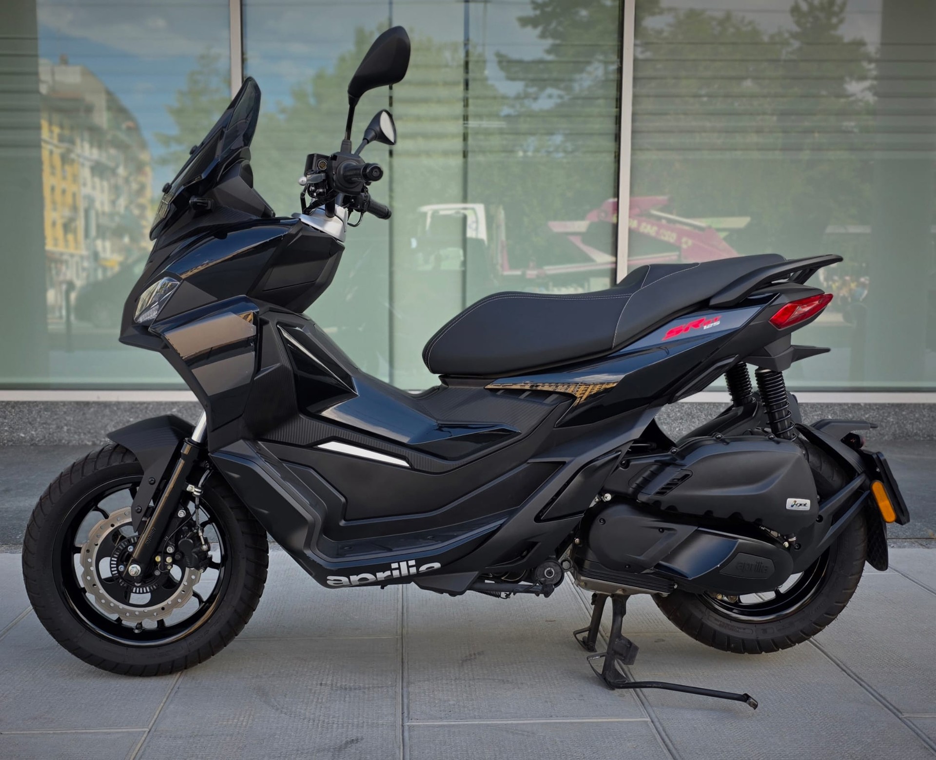 APRILIA SR 125 GT ABS E5+-showroom-element-1