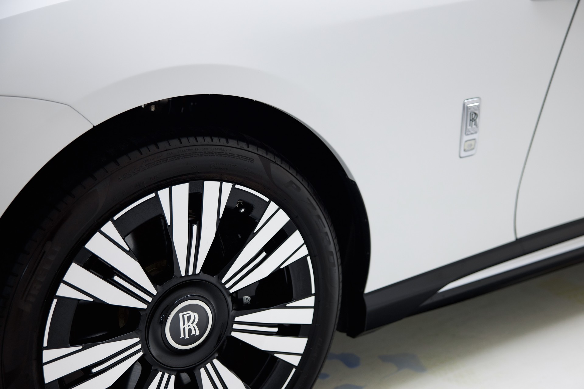 ROLLS-ROYCE Spectre 102kWh-image-17