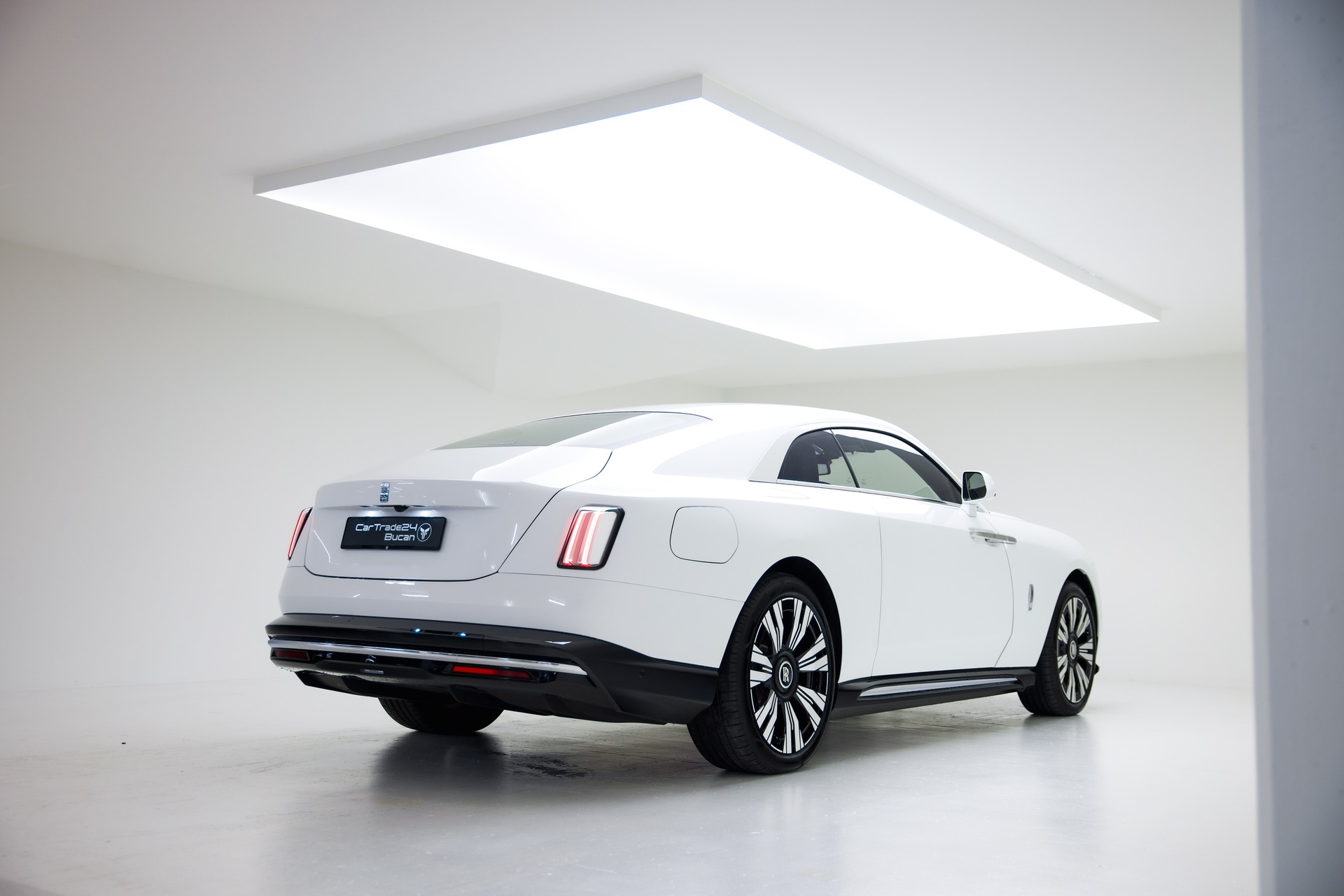 ROLLS-ROYCE Spectre 102kWh-image-1