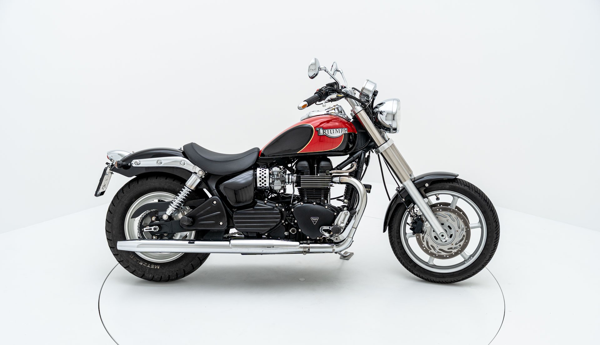 TRIUMPH Speedmaster 900