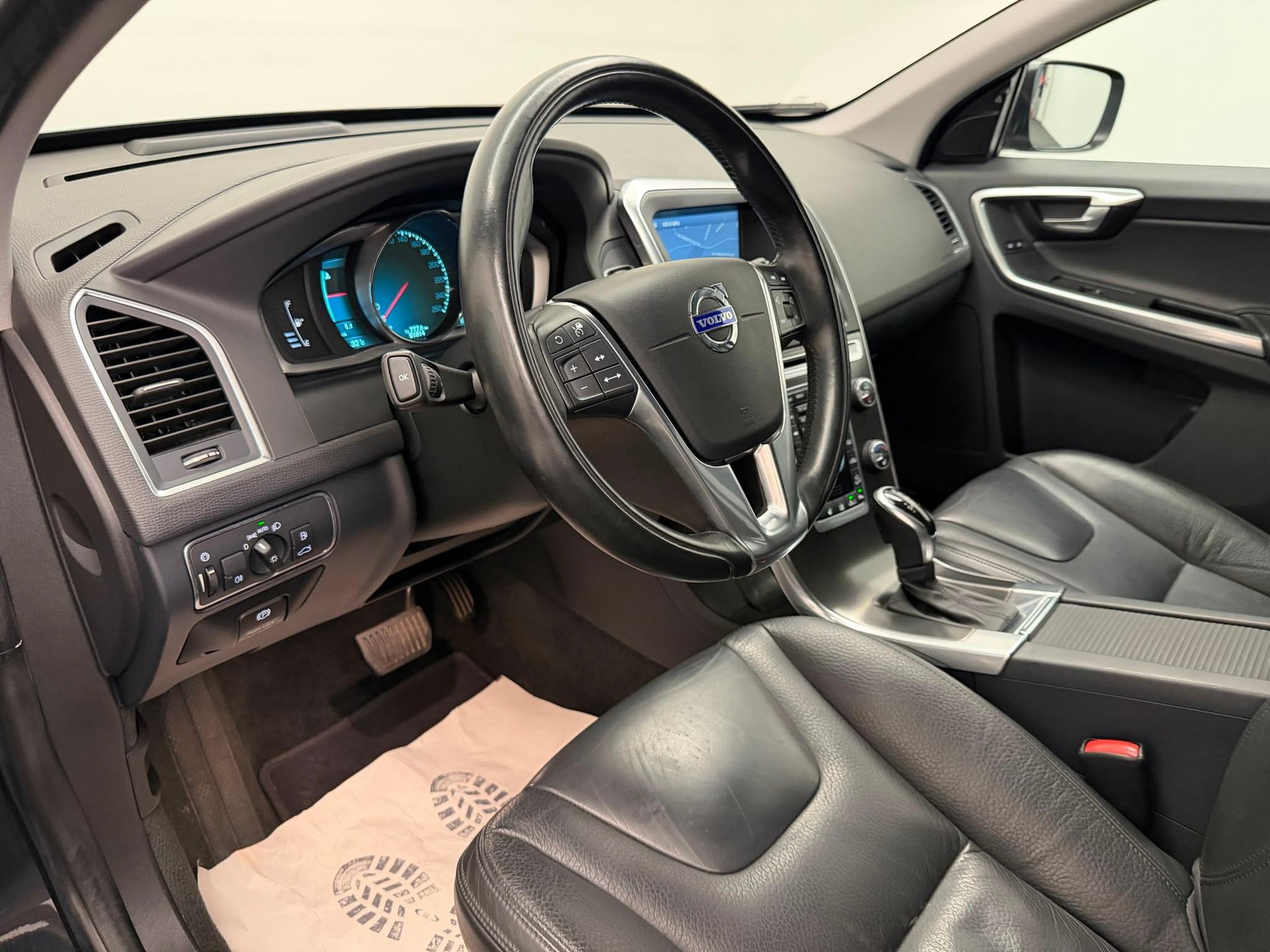 VOLVO XC60 2.4 D5 Summum AWD-image-9