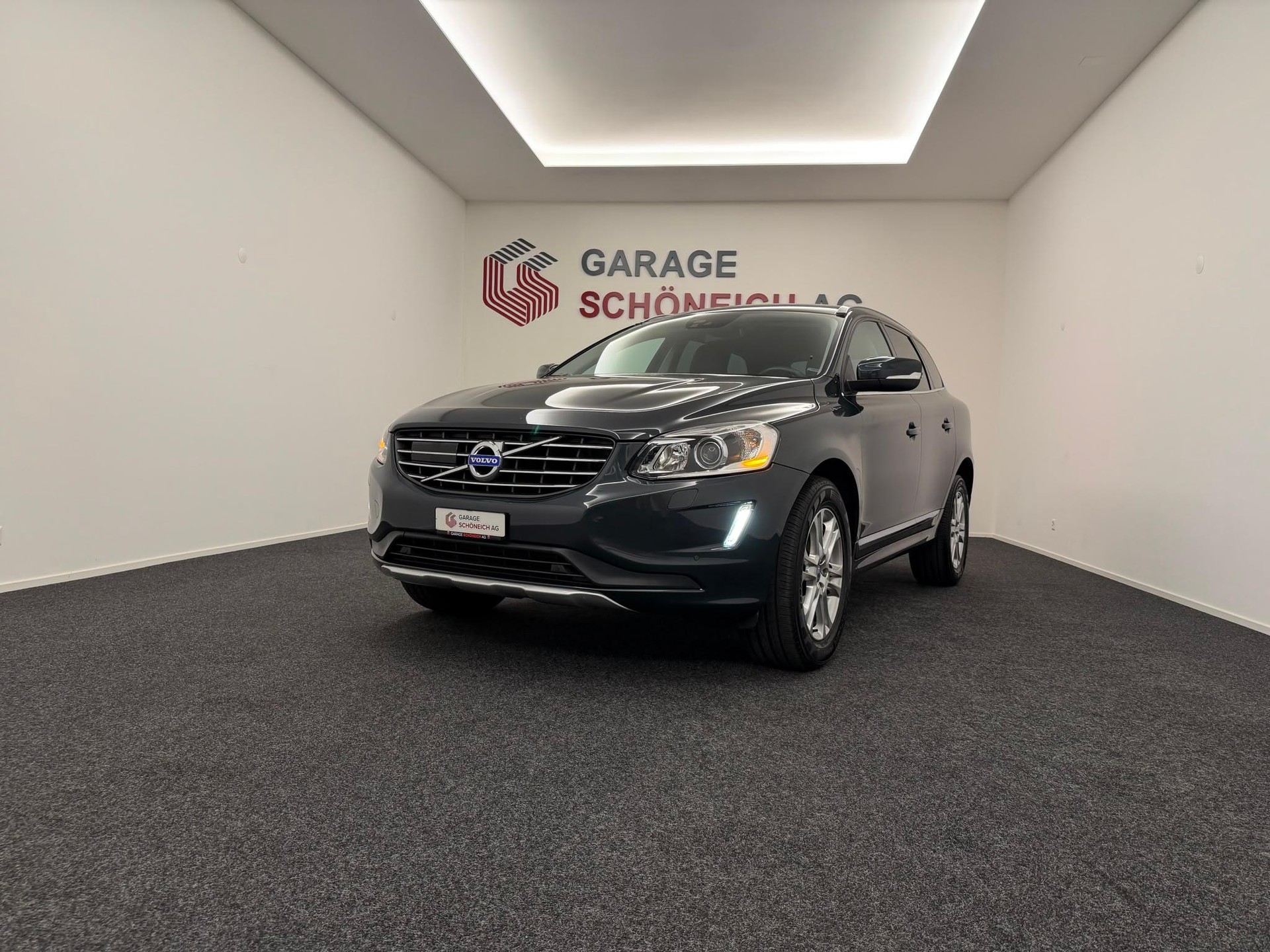 VOLVO XC60 2.4 D5 Summum AWD-image-0