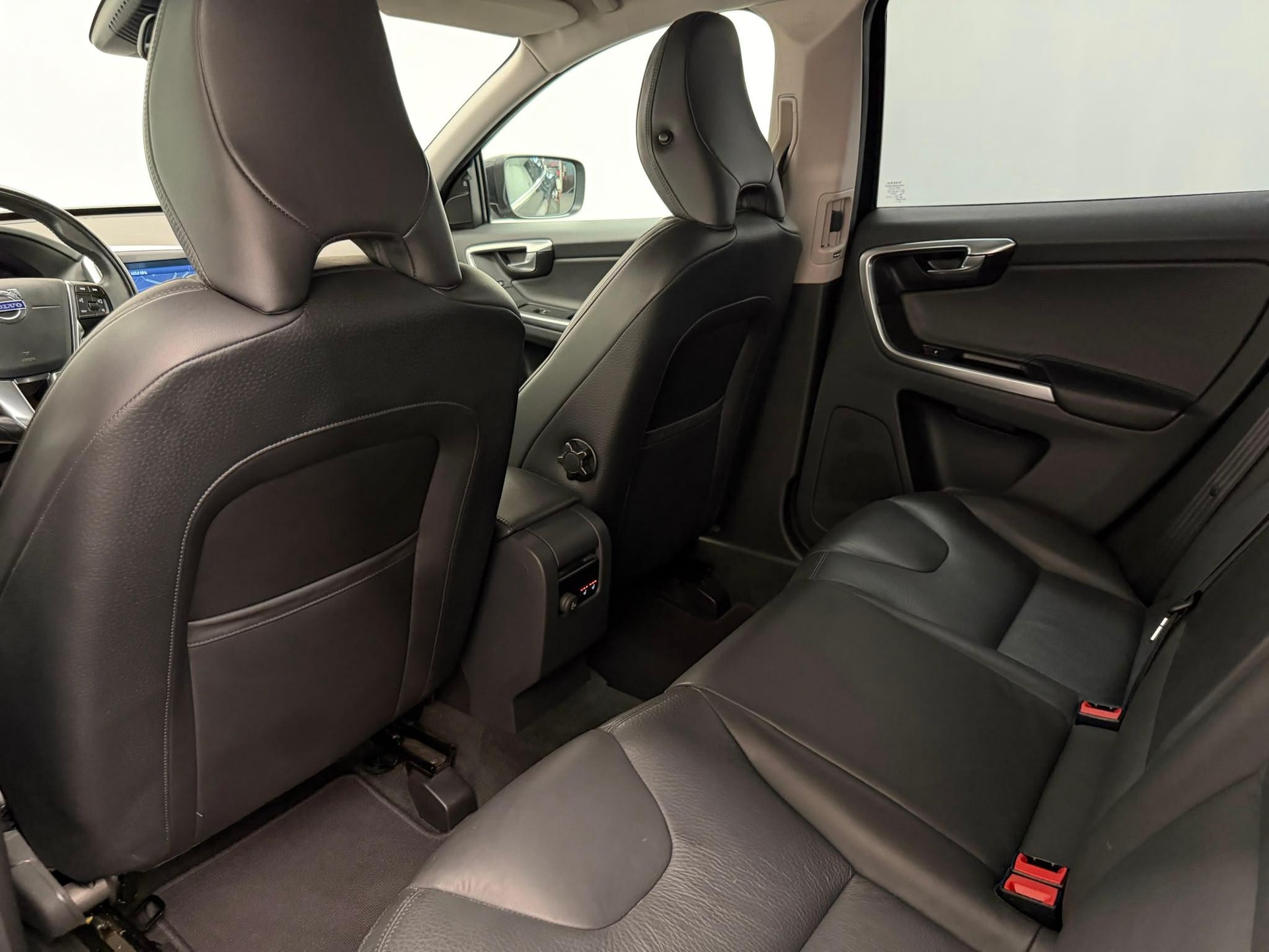 VOLVO XC60 2.4 D5 Summum AWD-image-11