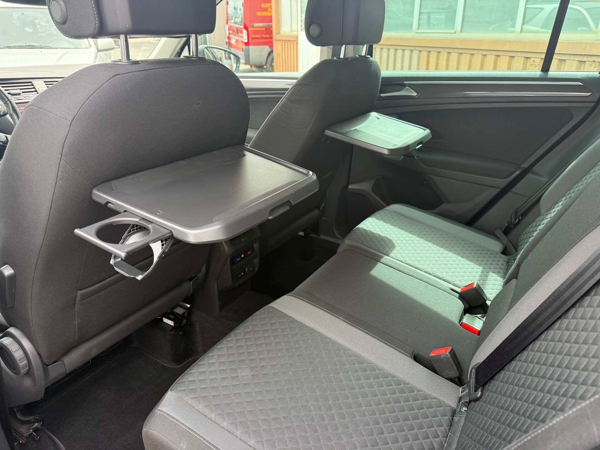 VW Tiguan 2.0 TDI SCR Comfortline 4Motion DSG-image-8