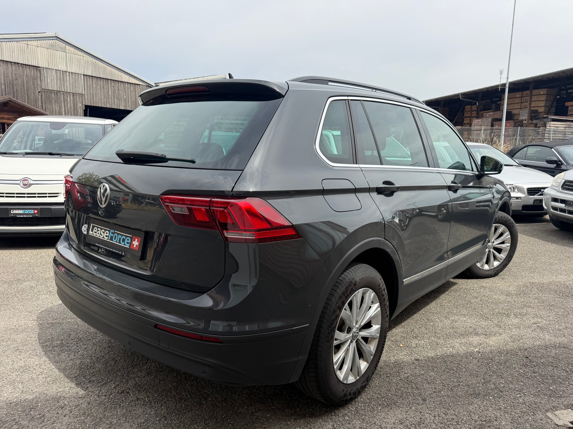 VW Tiguan 2.0 TDI SCR Comfortline 4Motion DSG-image-2