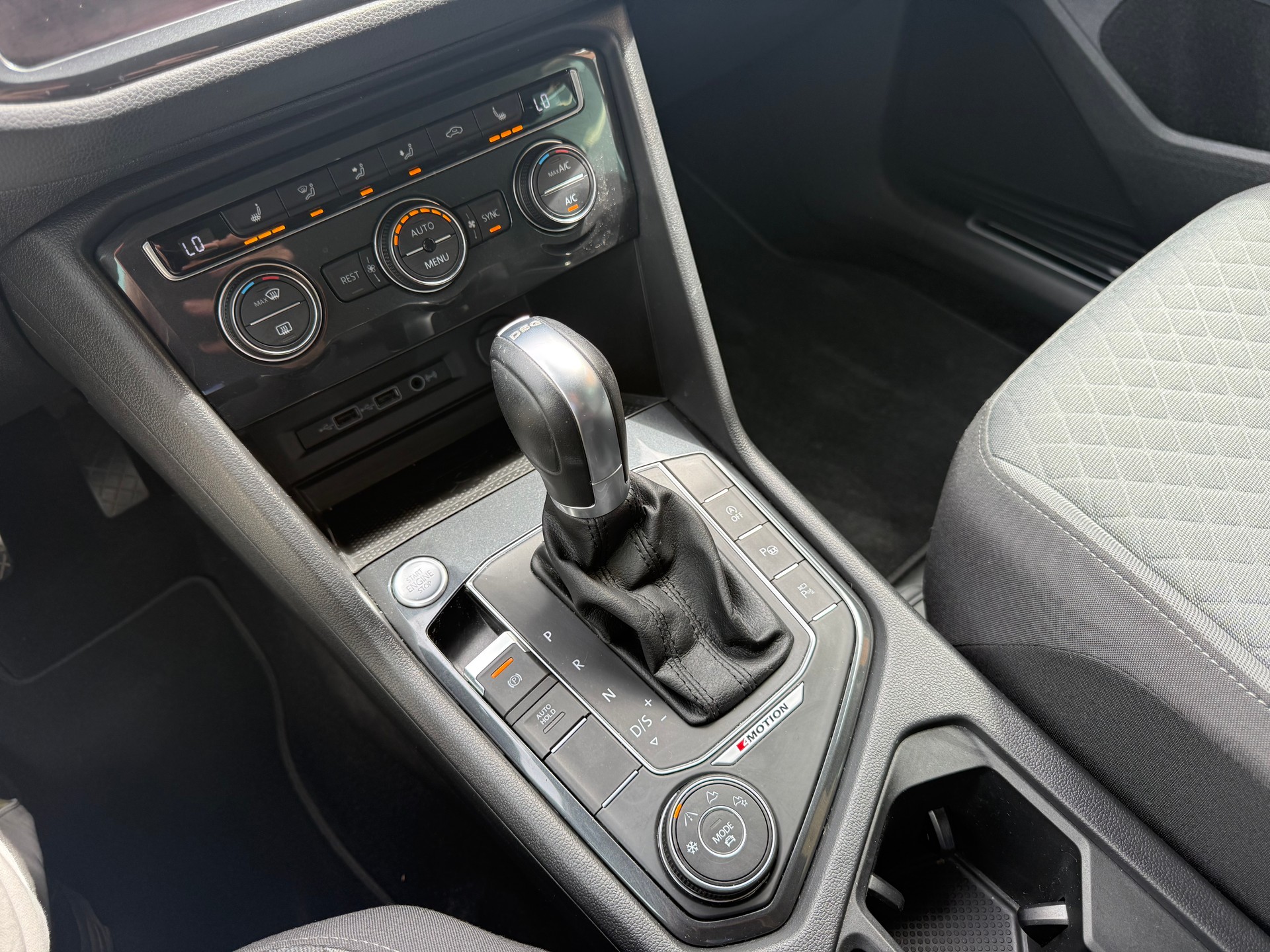 VW Tiguan 2.0 TDI SCR Comfortline 4Motion DSG-image-15