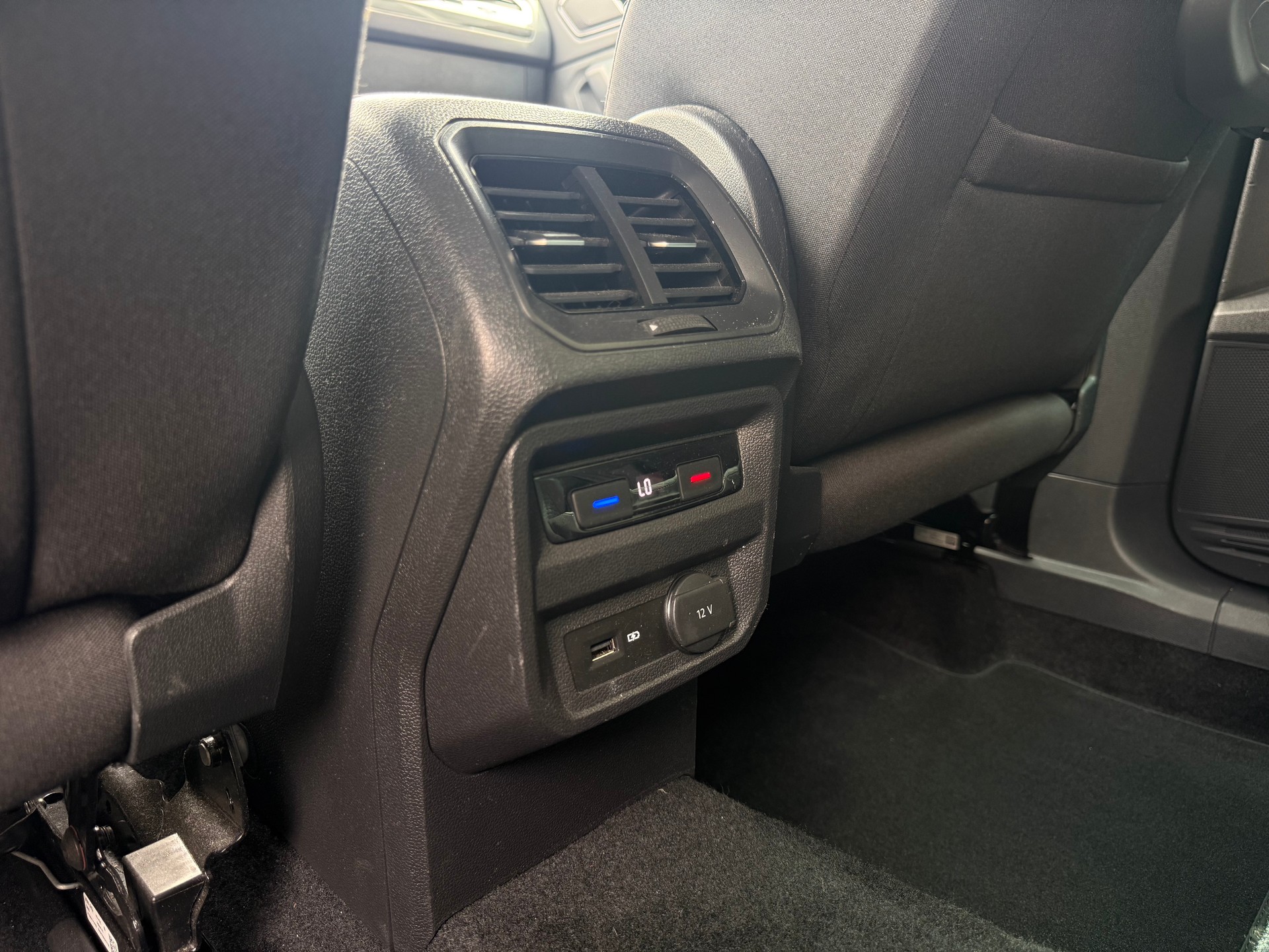 VW Tiguan 2.0 TDI SCR Comfortline 4Motion DSG-image-11