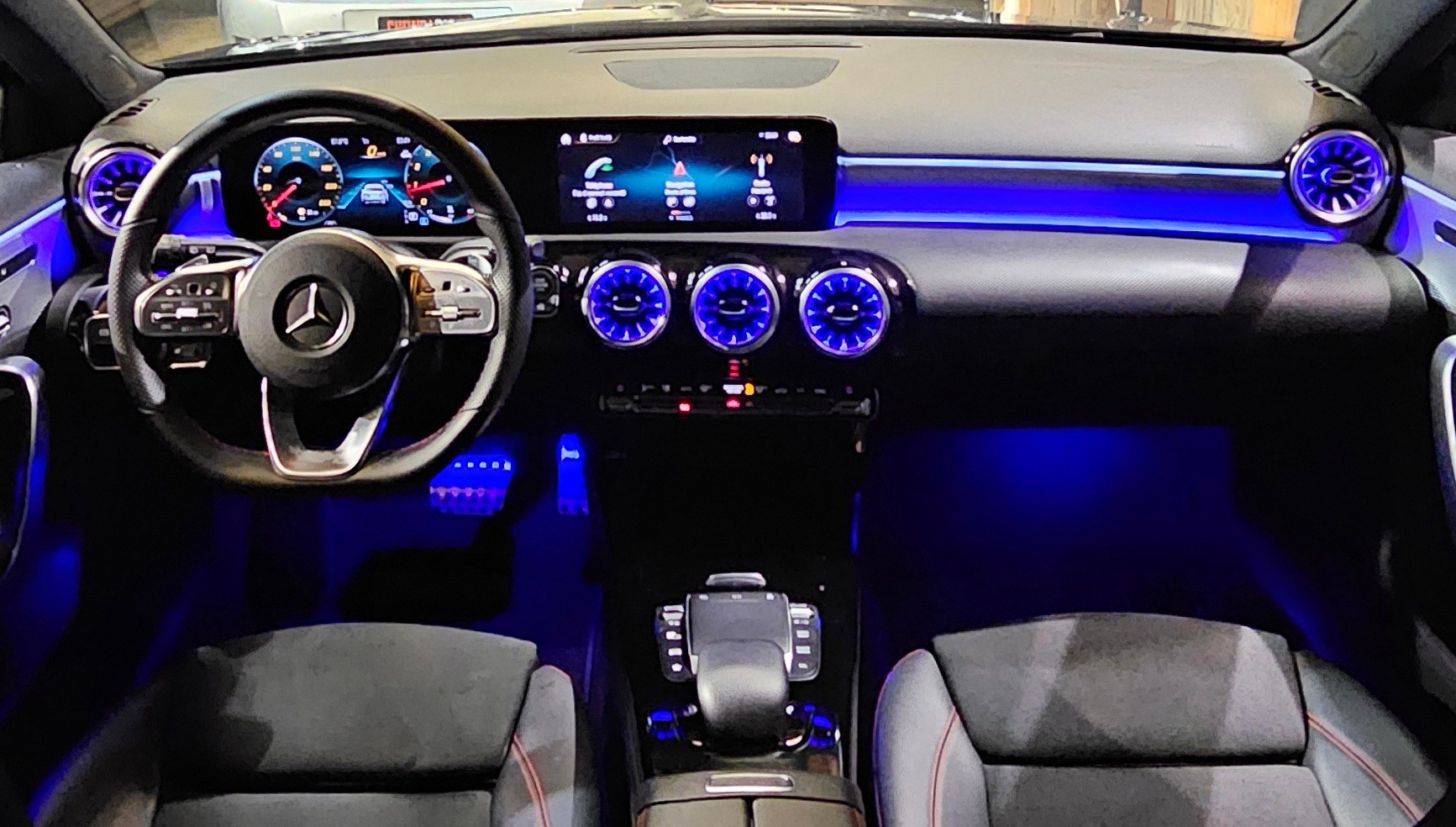 MERCEDES-BENZ A 200 AMG Line 7G-DCT-image-11