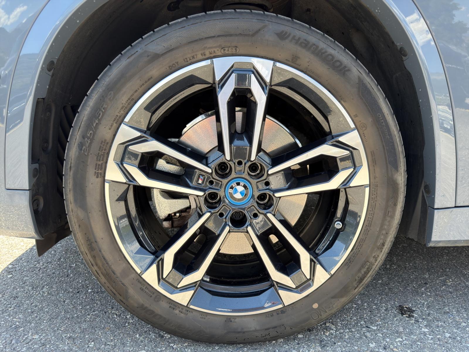 BMW iX1 xDrive 30 M Sport (CH)-image-8