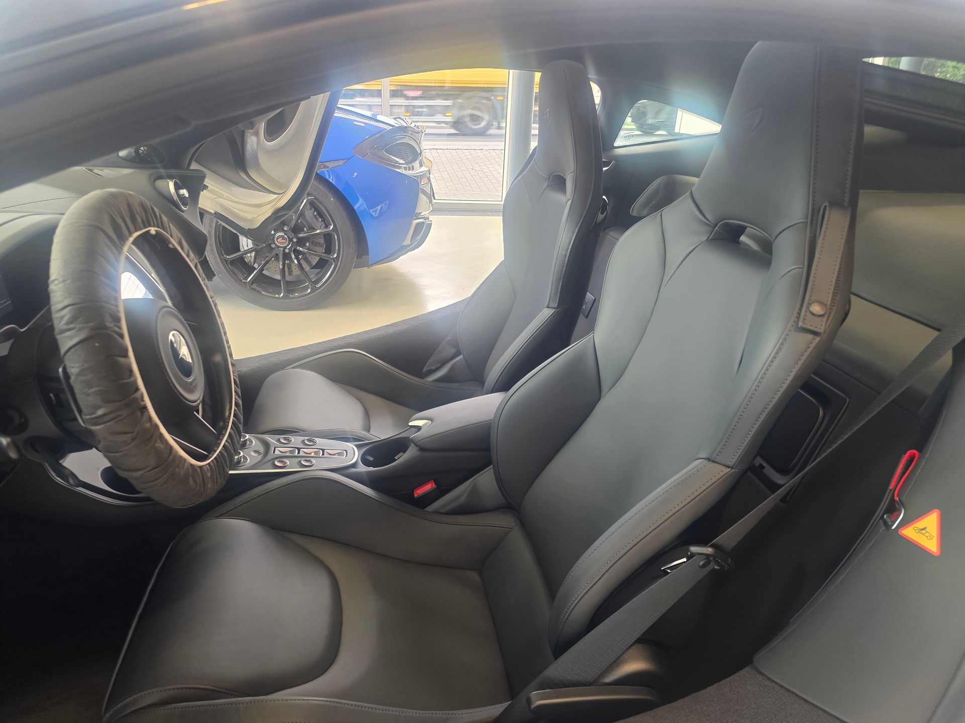 McLAREN New GTS 640cv-image-10