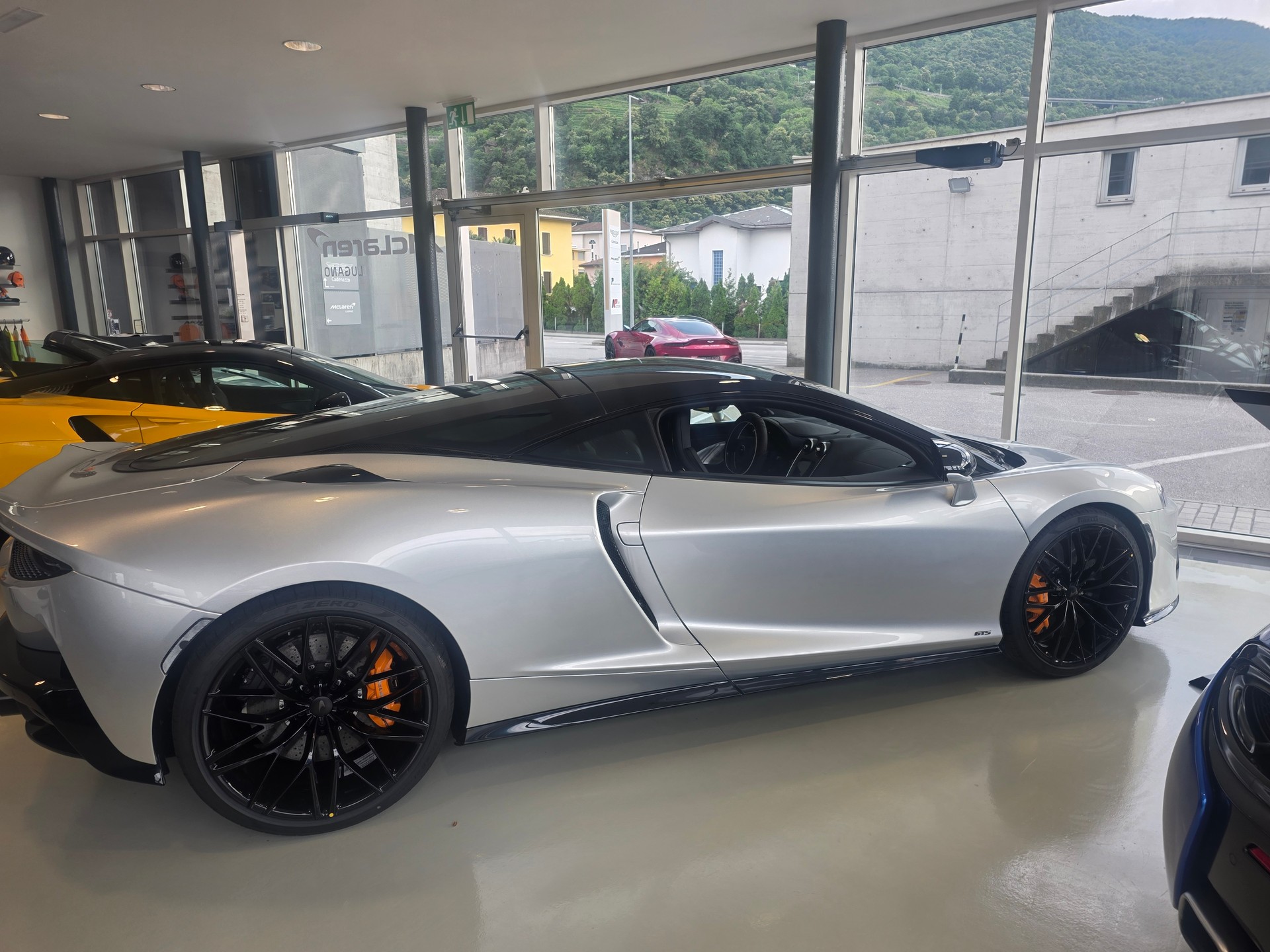 McLAREN New GTS 640cv-image-3