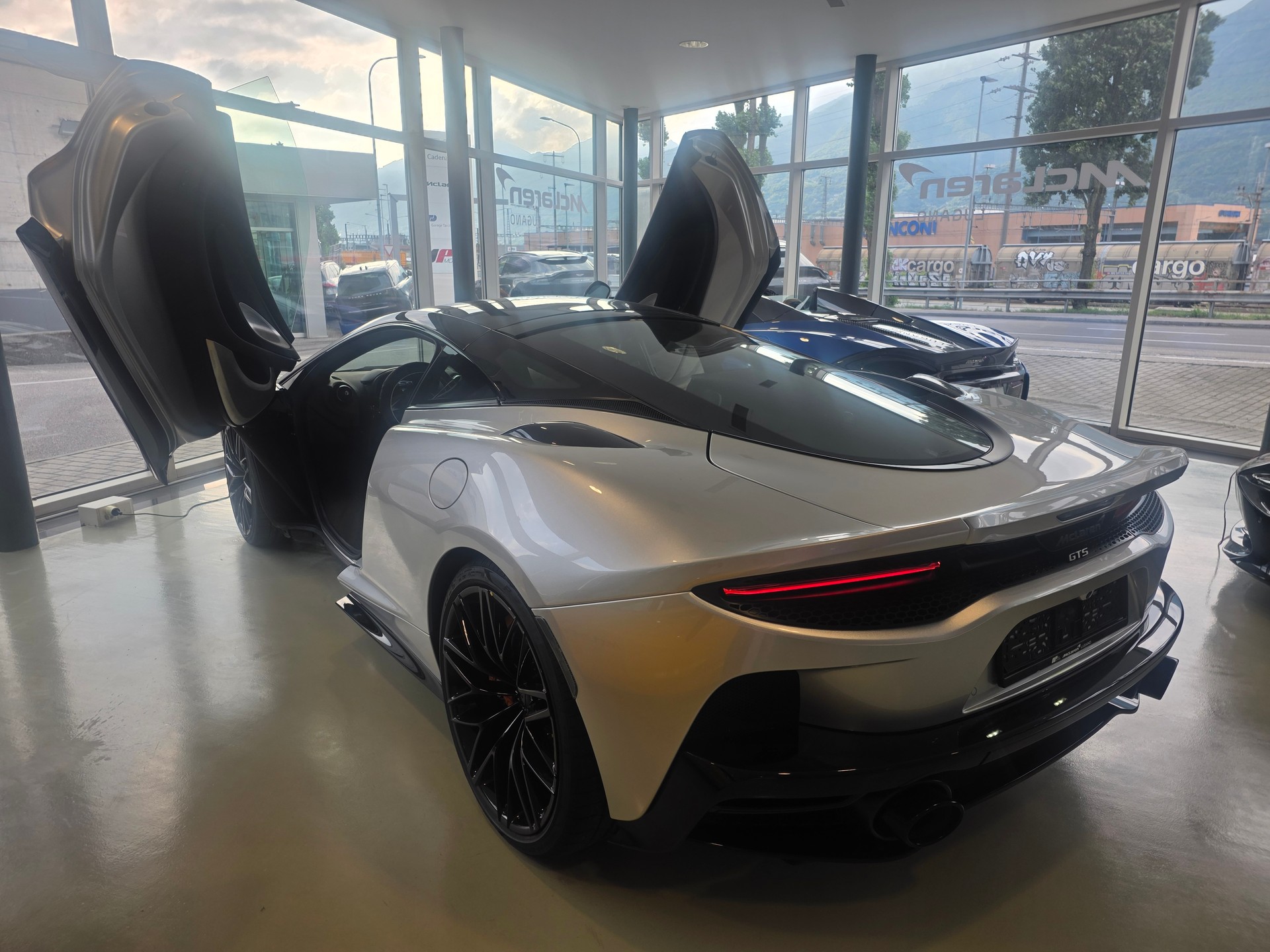 McLAREN New GTS 640cv-image-9