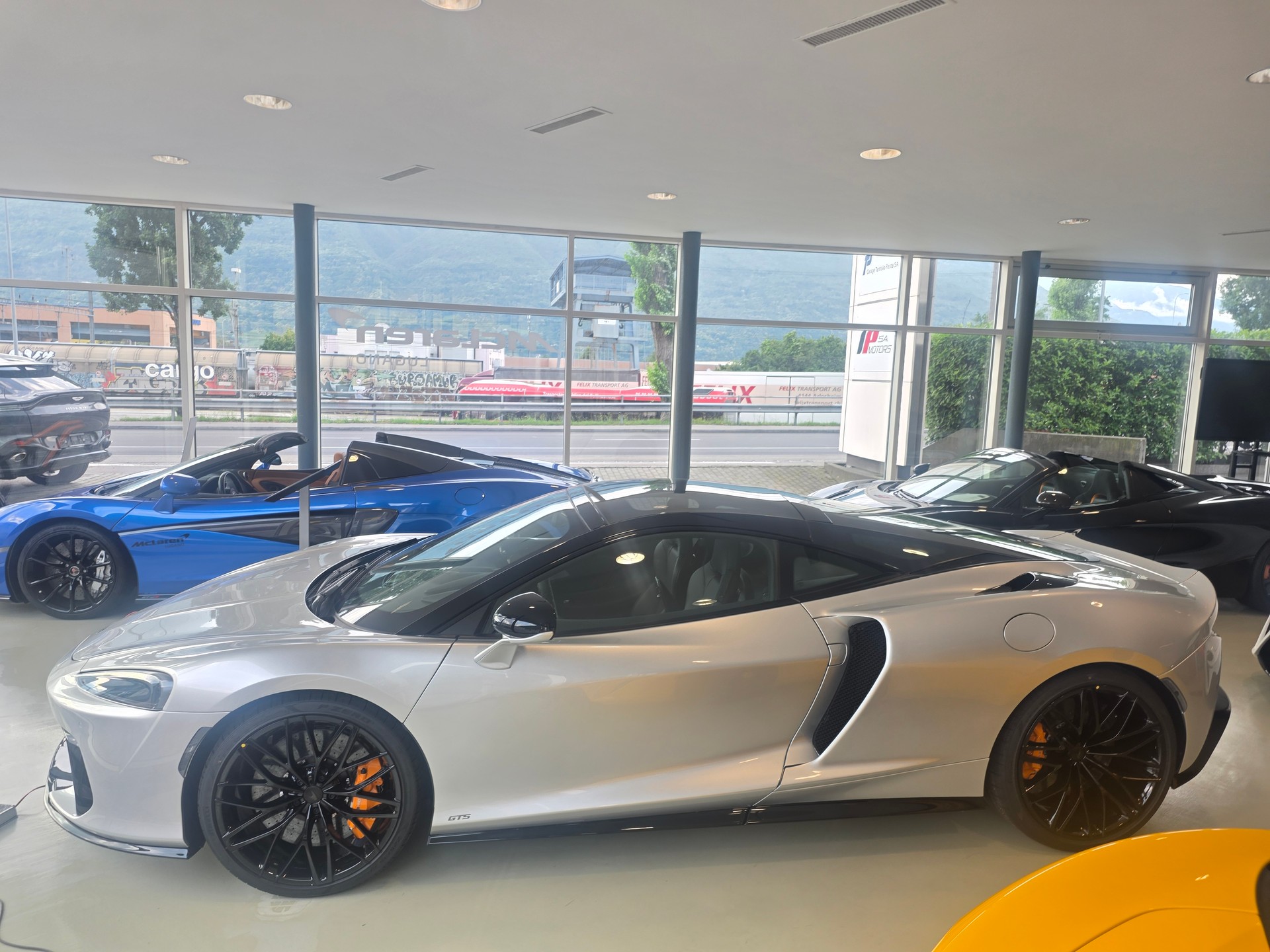 McLAREN New GTS 640cv