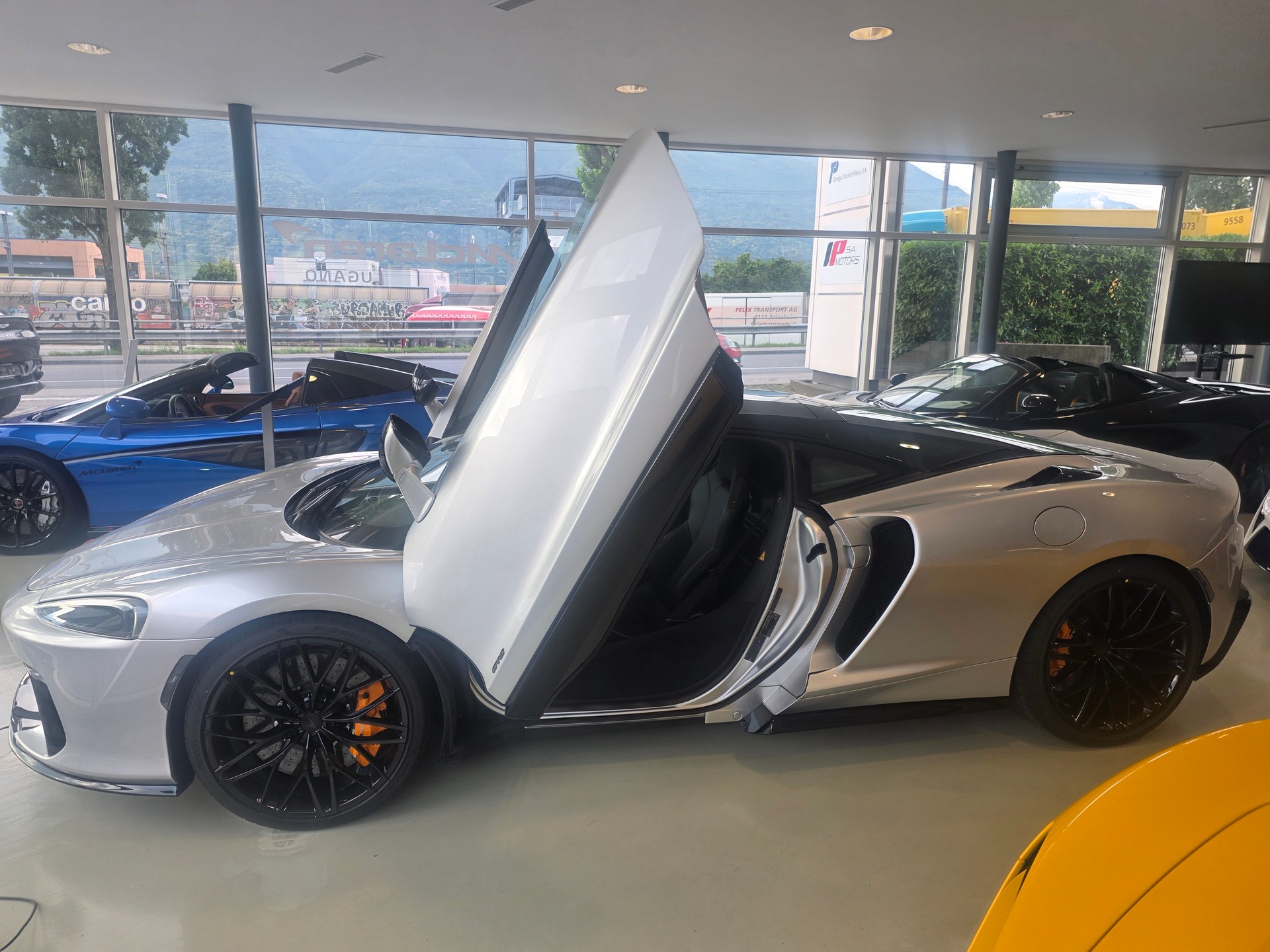 McLAREN New GTS 640cv-image-5