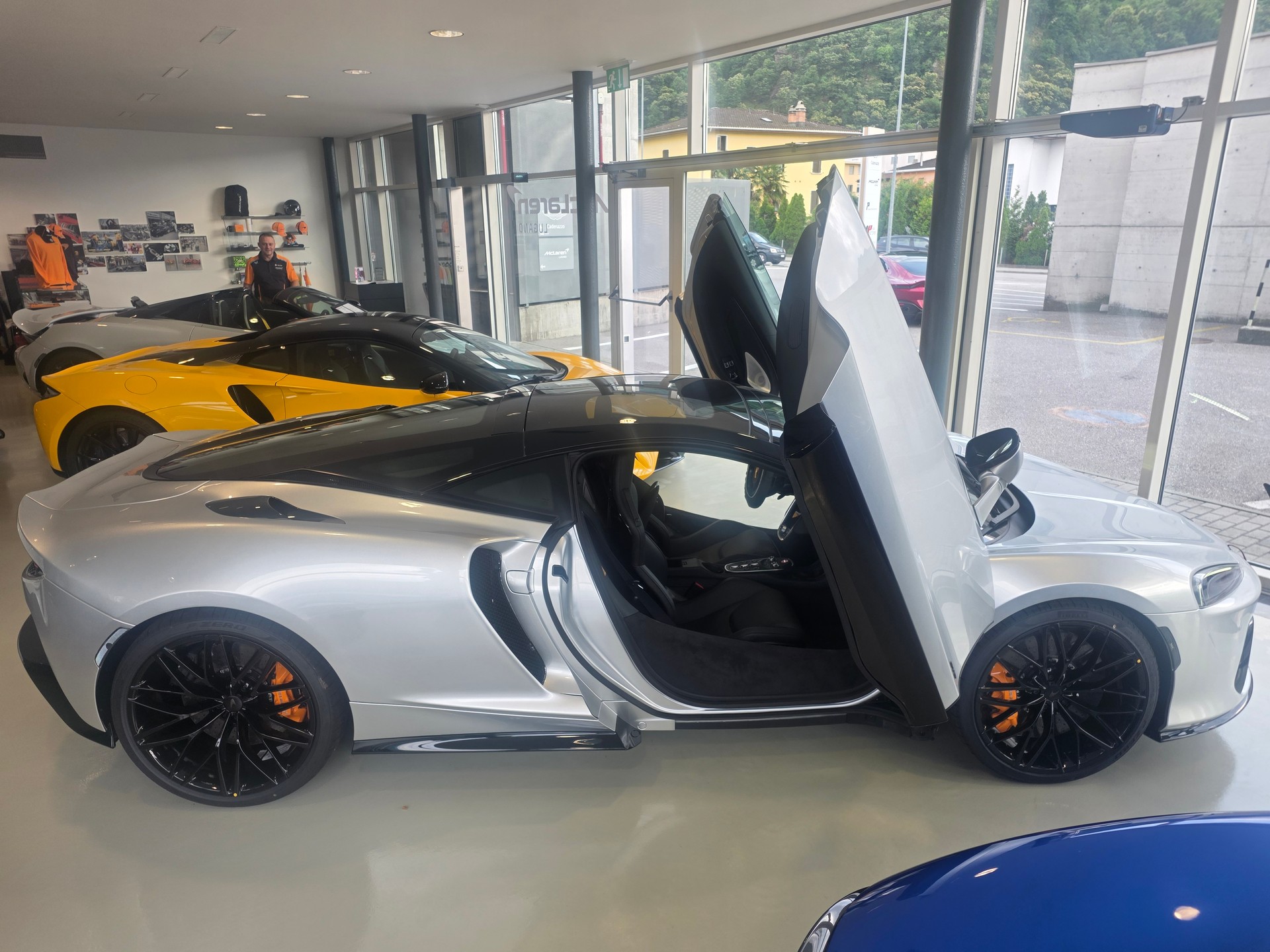 McLAREN New GTS 640cv-image-7