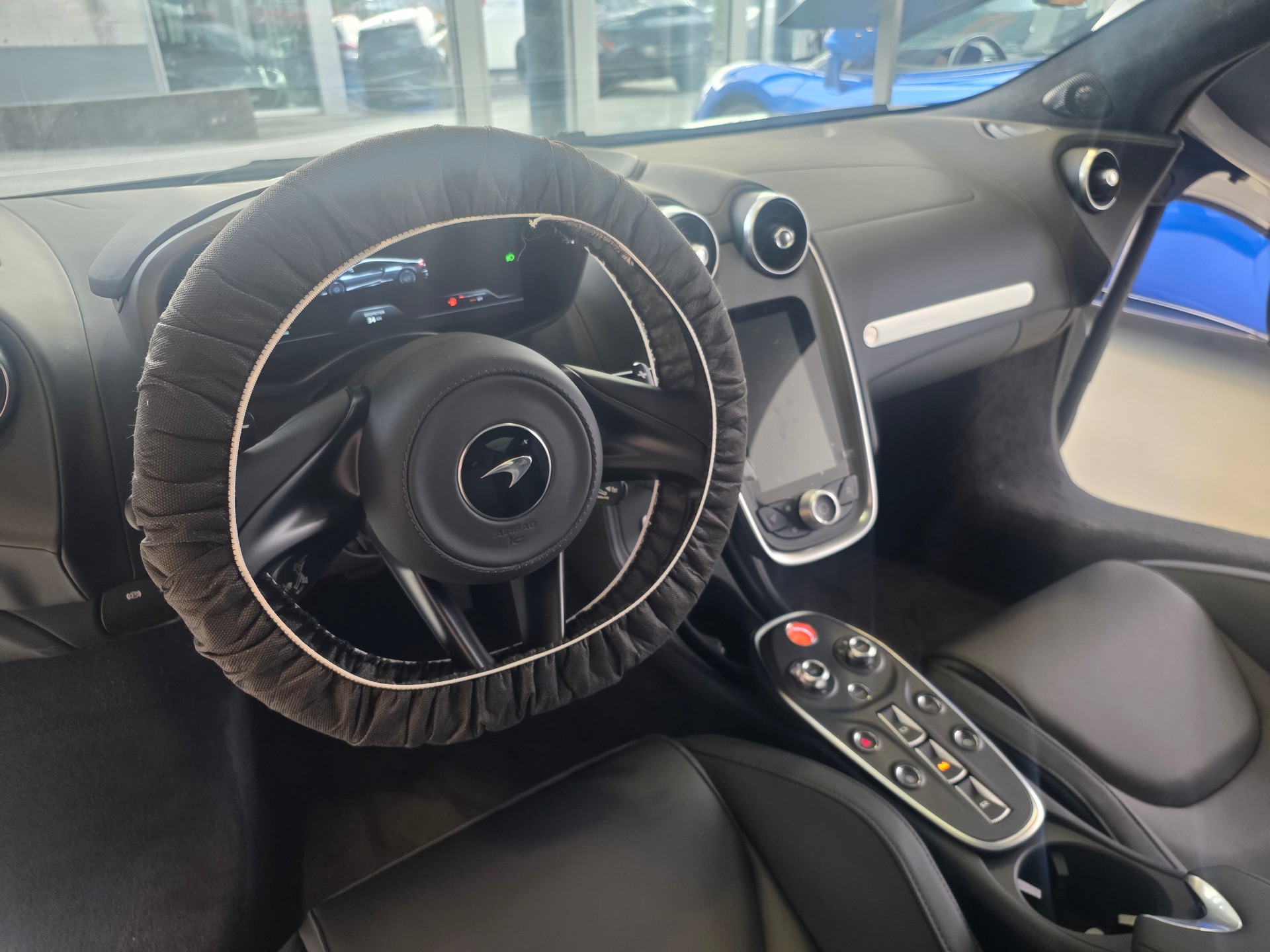 McLAREN New GTS 640cv-image-11