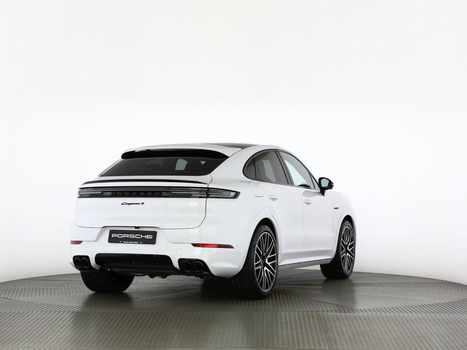 PORSCHE Cayenne S E-Hybrid Coupé Black Edition-image-19