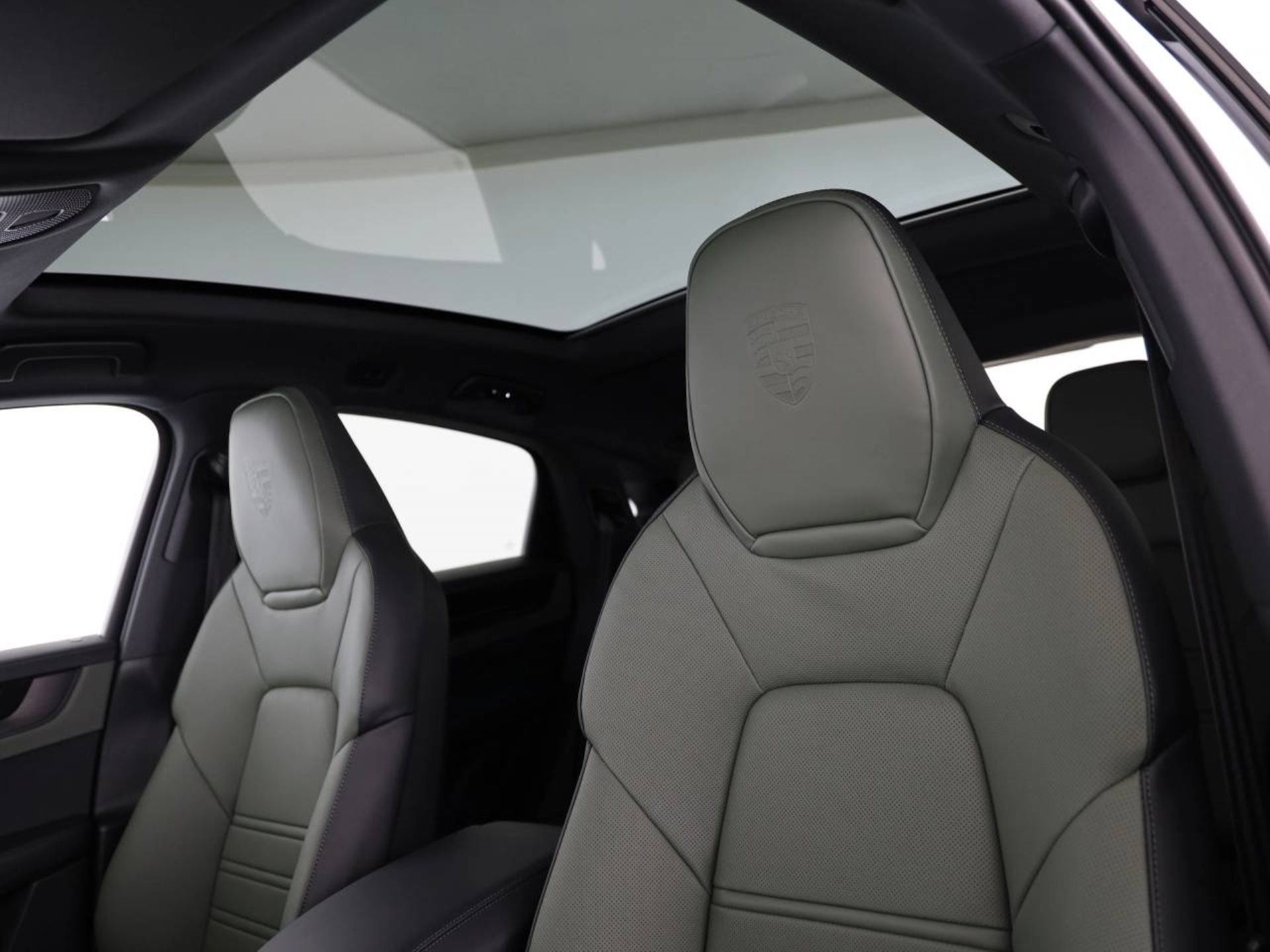 PORSCHE Cayenne S E-Hybrid Coupé Black Edition-image-4