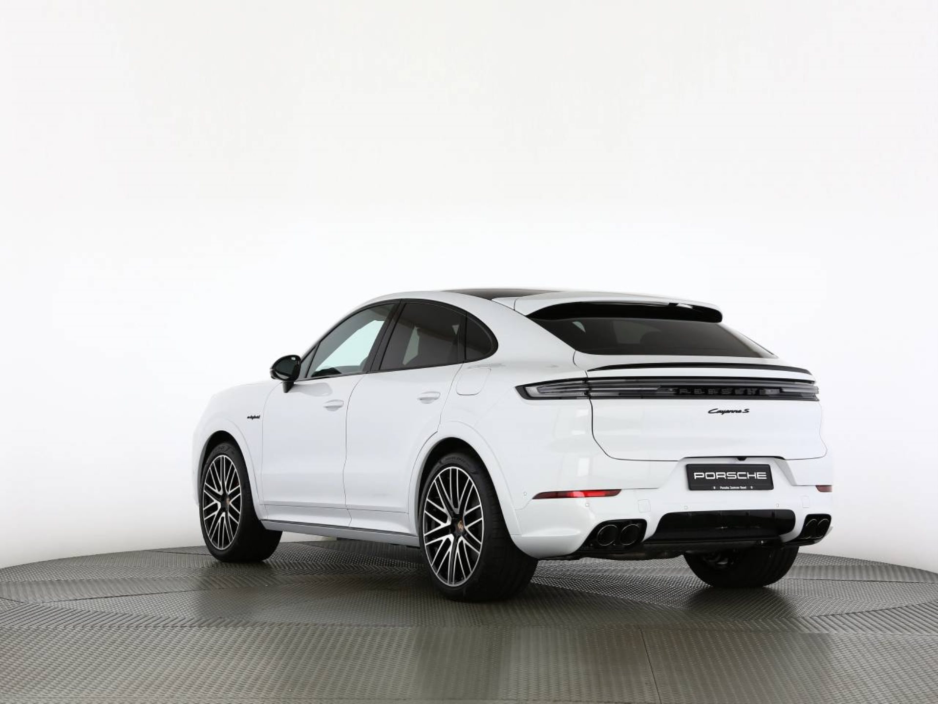 PORSCHE Cayenne S E-Hybrid Coupé Black Edition-image-16