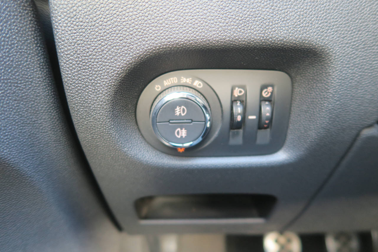 OPEL Corsa 1.4i 16V TP Color Edition-image-11