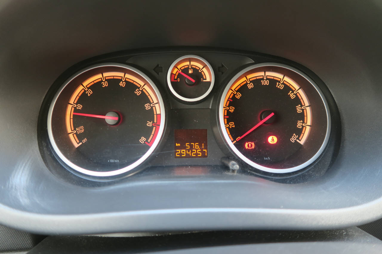 OPEL Corsa 1.4i 16V TP Color Edition-image-4