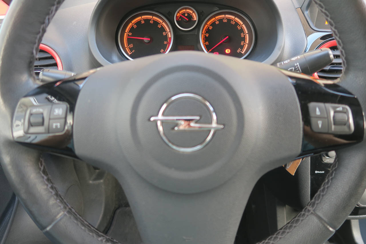 OPEL Corsa 1.4i 16V TP Color Edition-image-5