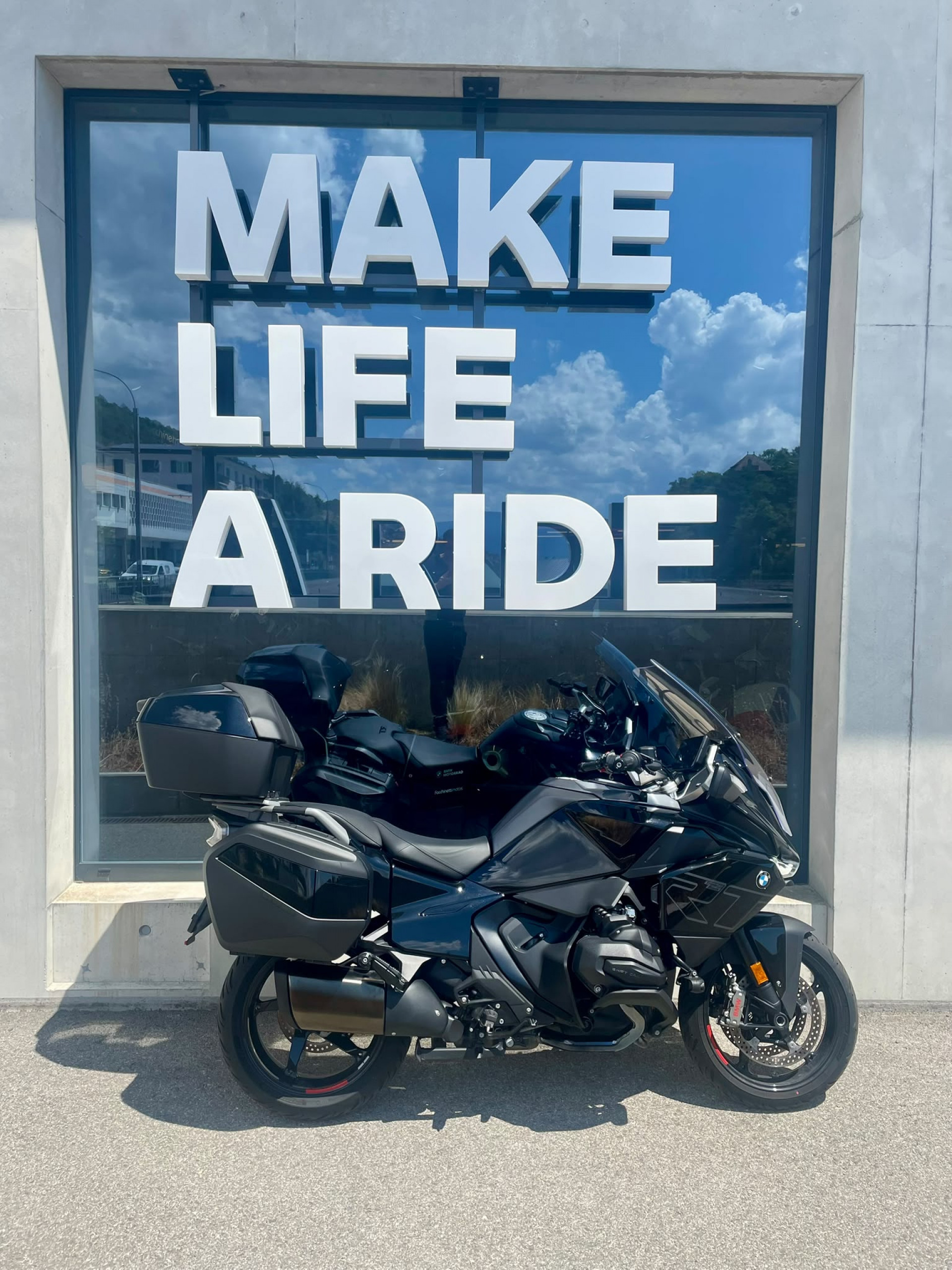 BMW R 1300 RT Triple Black-showroom-element-1