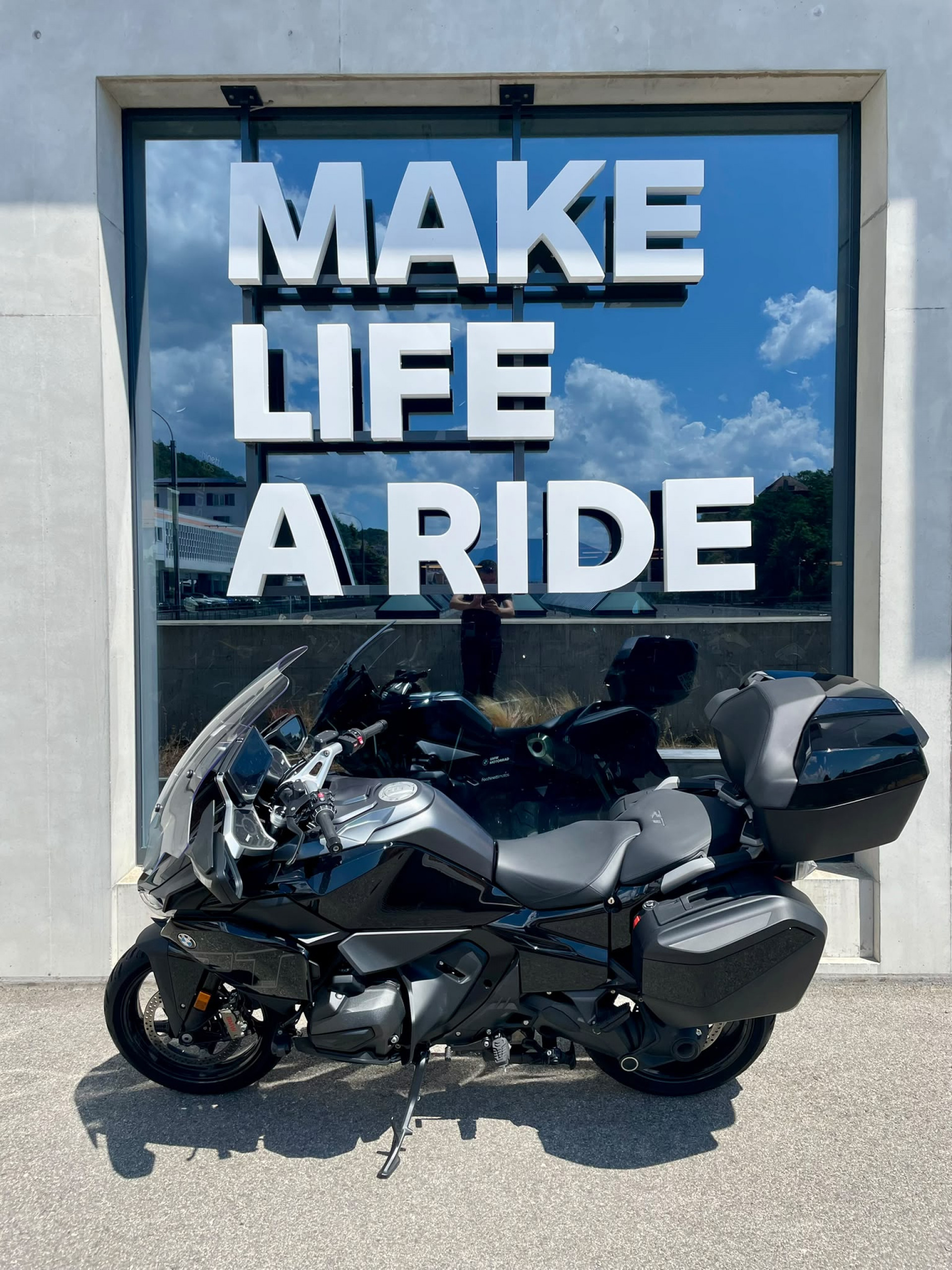 BMW R 1300 RT Triple Black-showroom-element-2