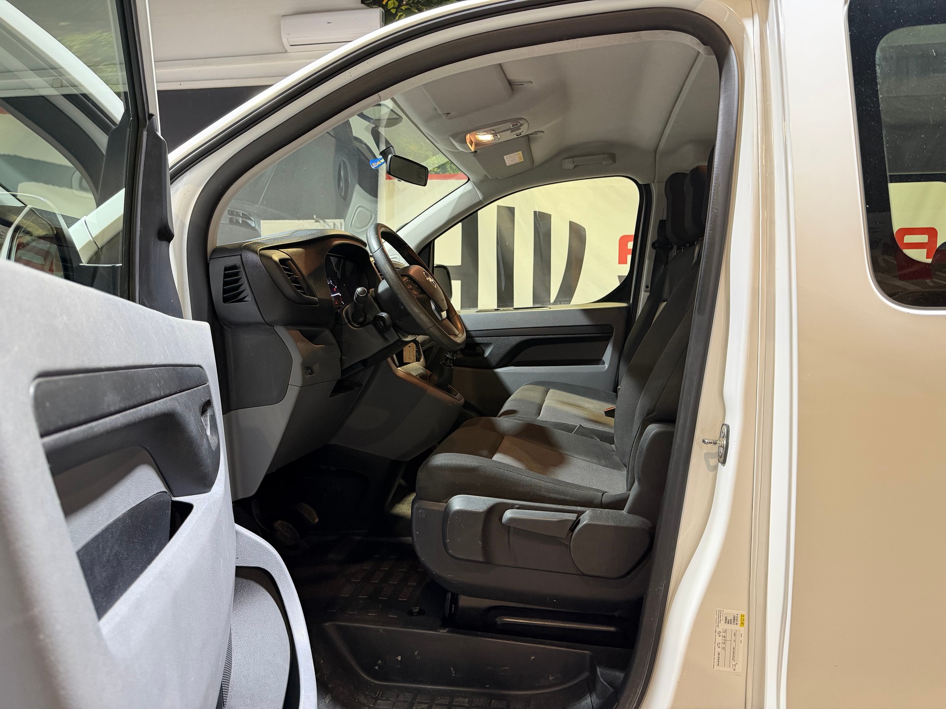 OPEL Vivaro Combi 1.5 CDTI Essentia s/s L-image-8