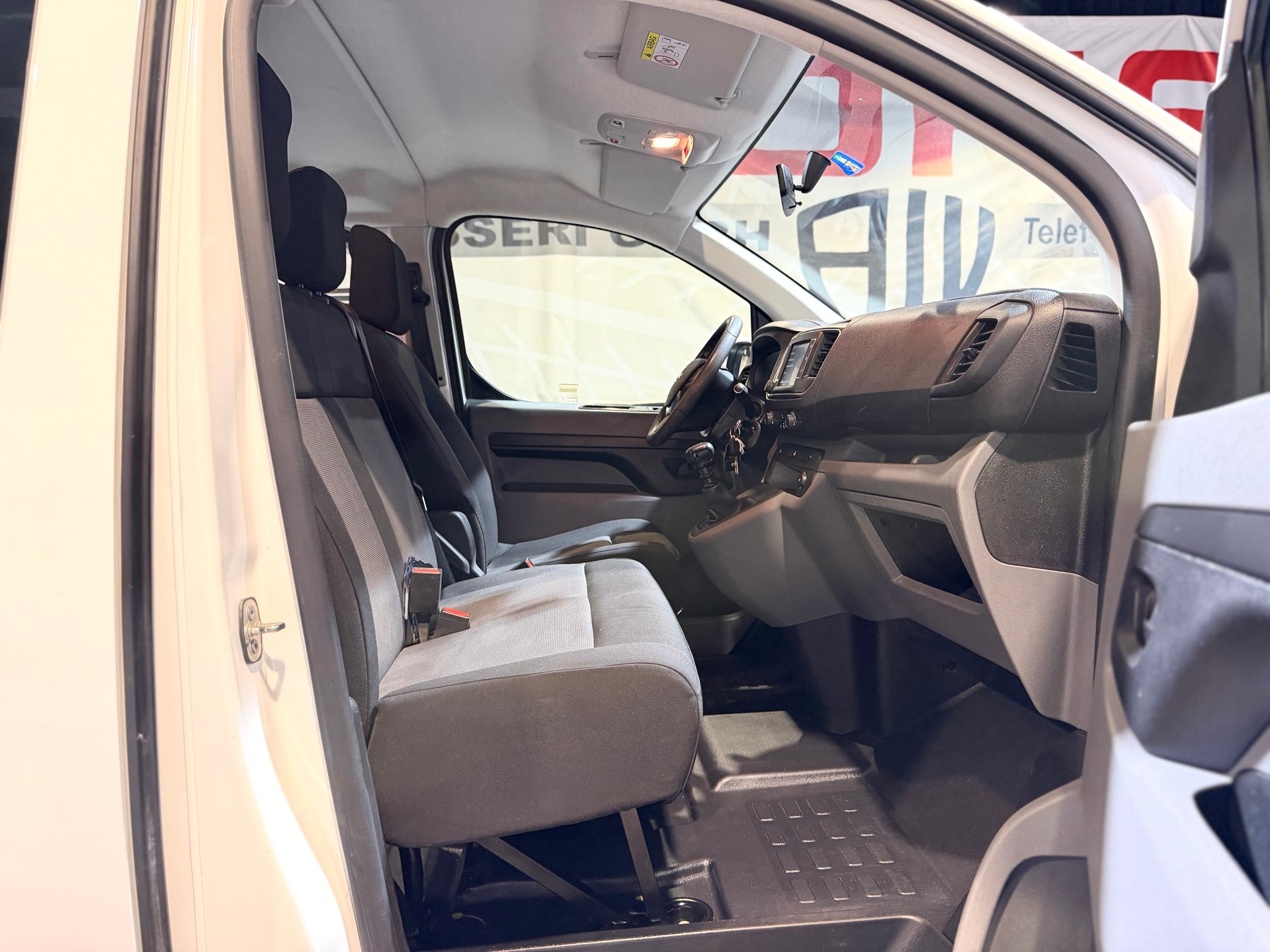 OPEL Vivaro Combi 1.5 CDTI Essentia s/s L-image-12