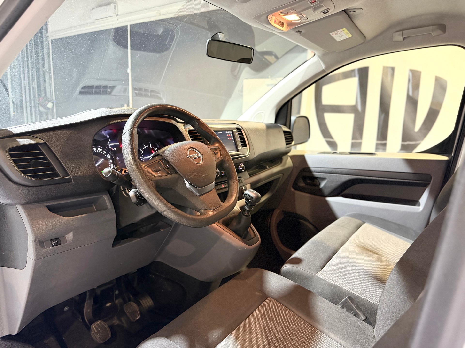 OPEL Vivaro Combi 1.5 CDTI Essentia s/s L-image-9