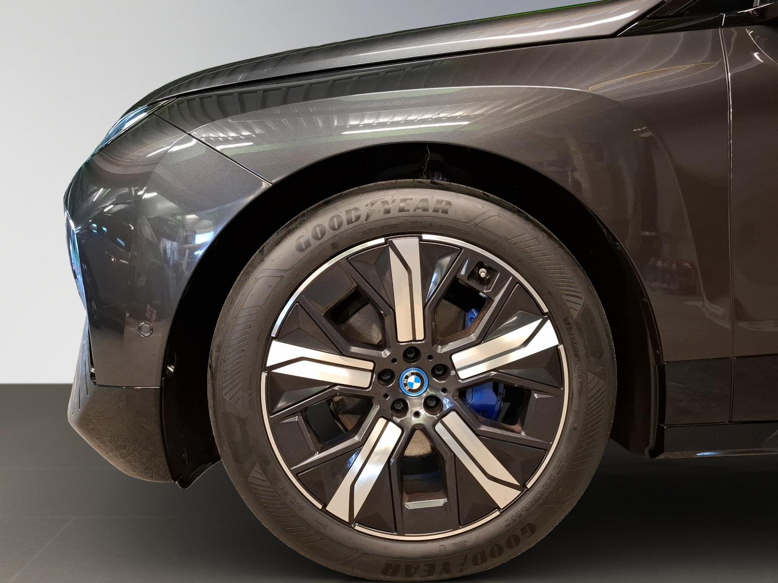 BMW iX xDrive50-image-4
