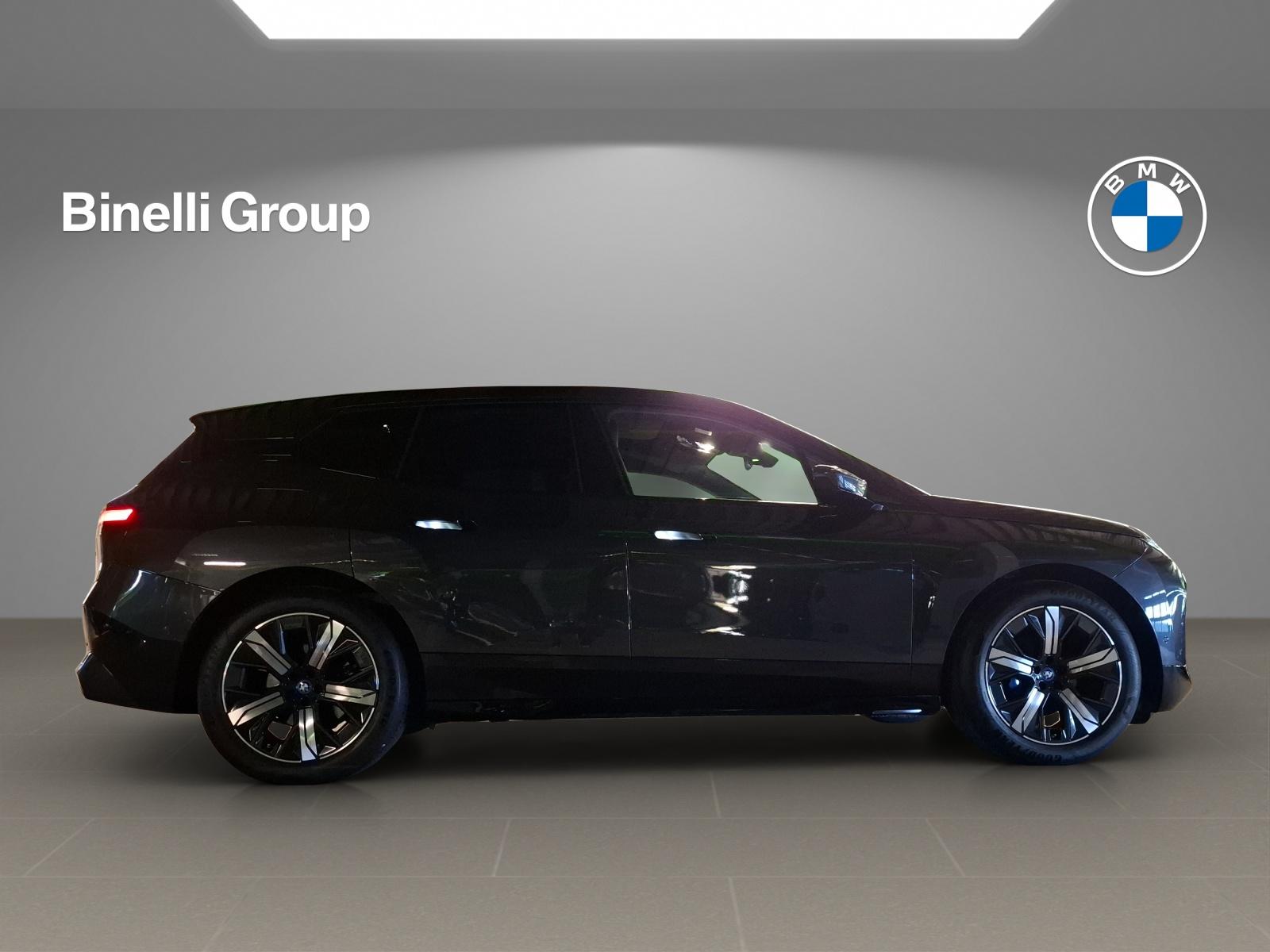 BMW iX xDrive50-image-17