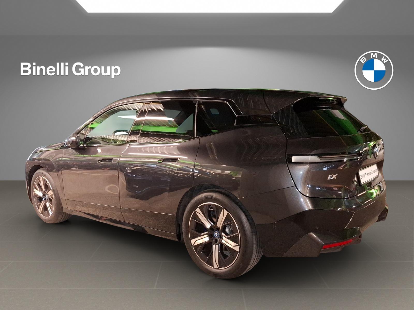 BMW iX xDrive50-image-13