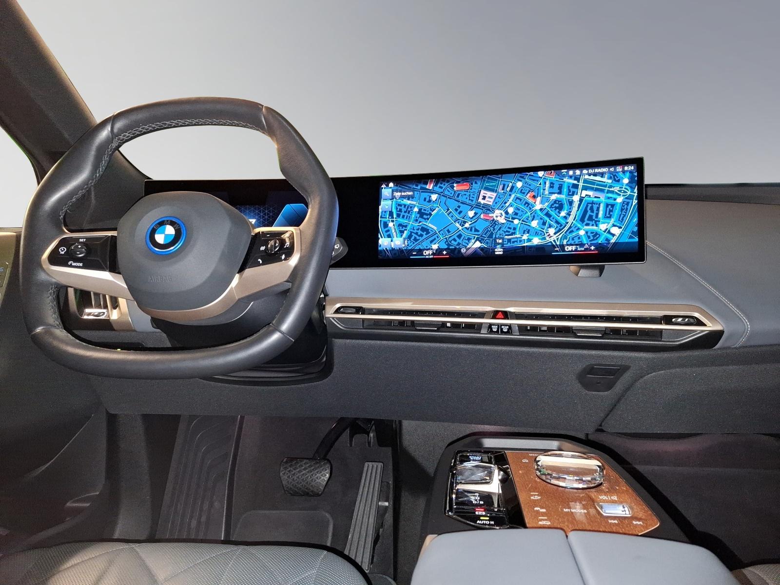 BMW iX xDrive50-image-9