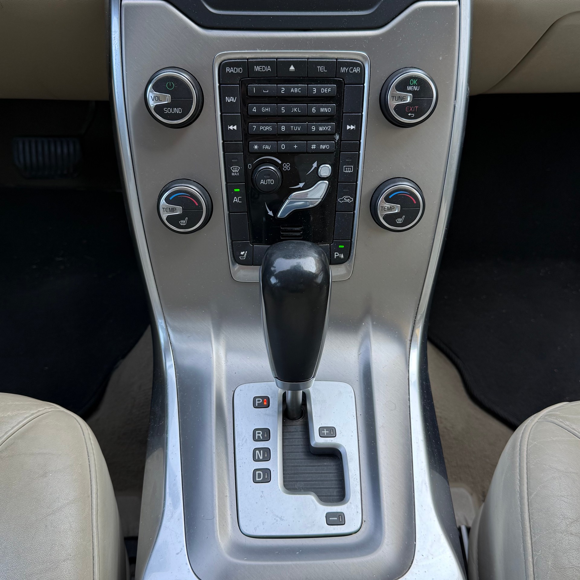 VOLVO S80 T4 Summum Powershift Swiss-image-19